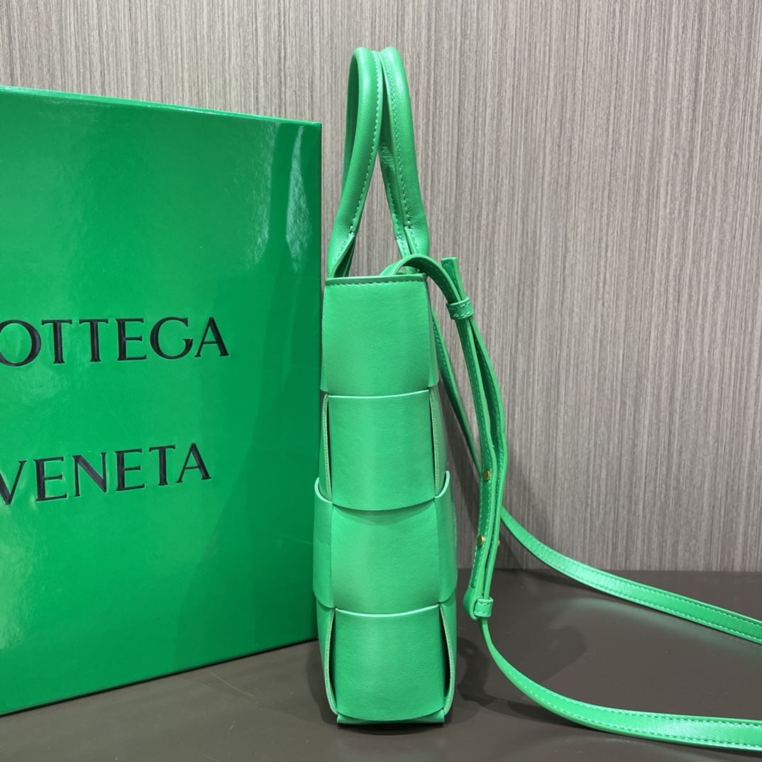 Bottega Veneta MINI CASSETTE TOTE 22CM BAG 709341鹦鹉绿