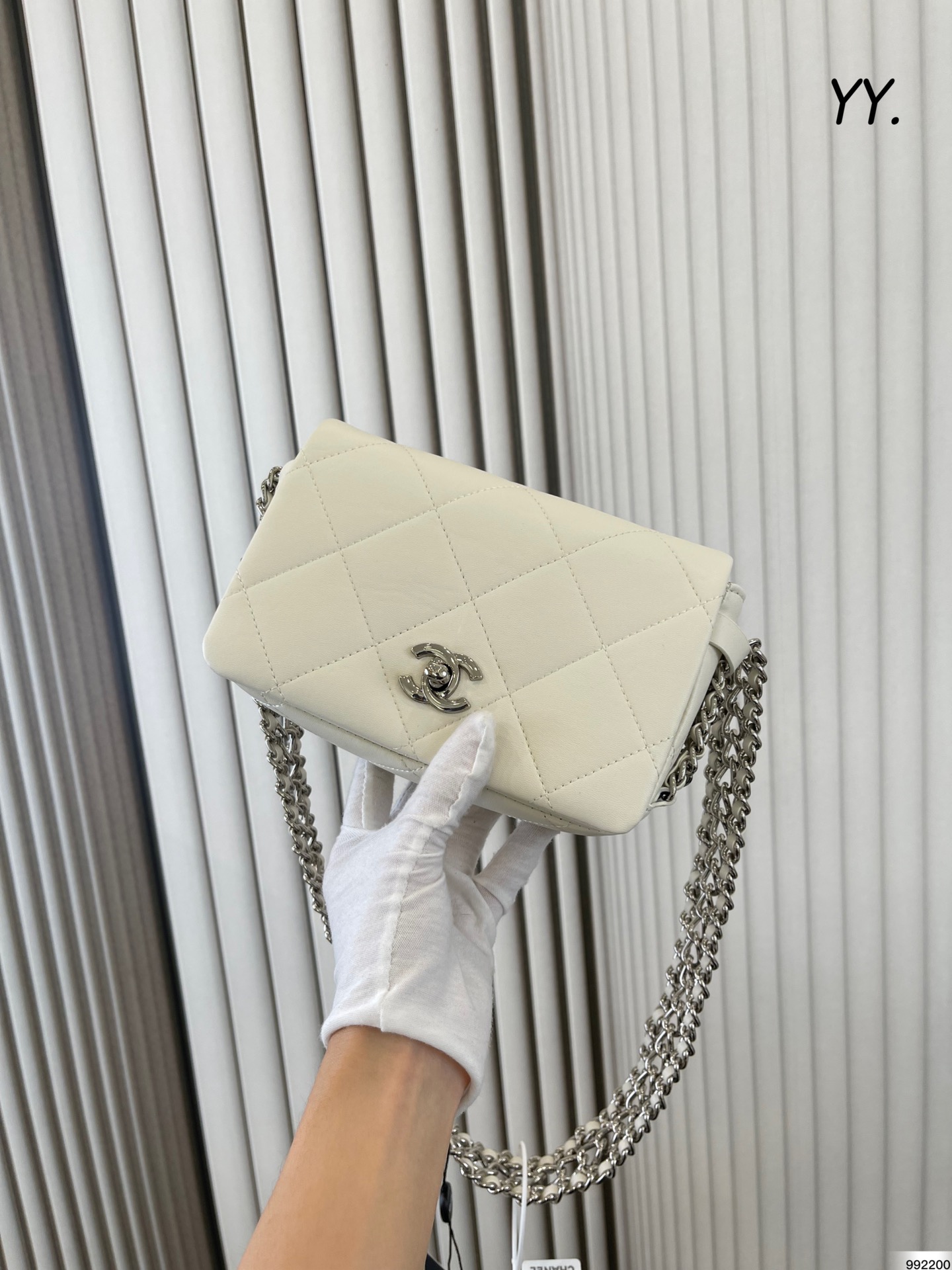 J5 3色折叠盒 香奈儿链条豆腐包 Chanel真的太美啦 高级的情冷感扑面而来 超级酷 可盐可甜 给你淡淡的清新 日常出街首选 尺寸：18 12