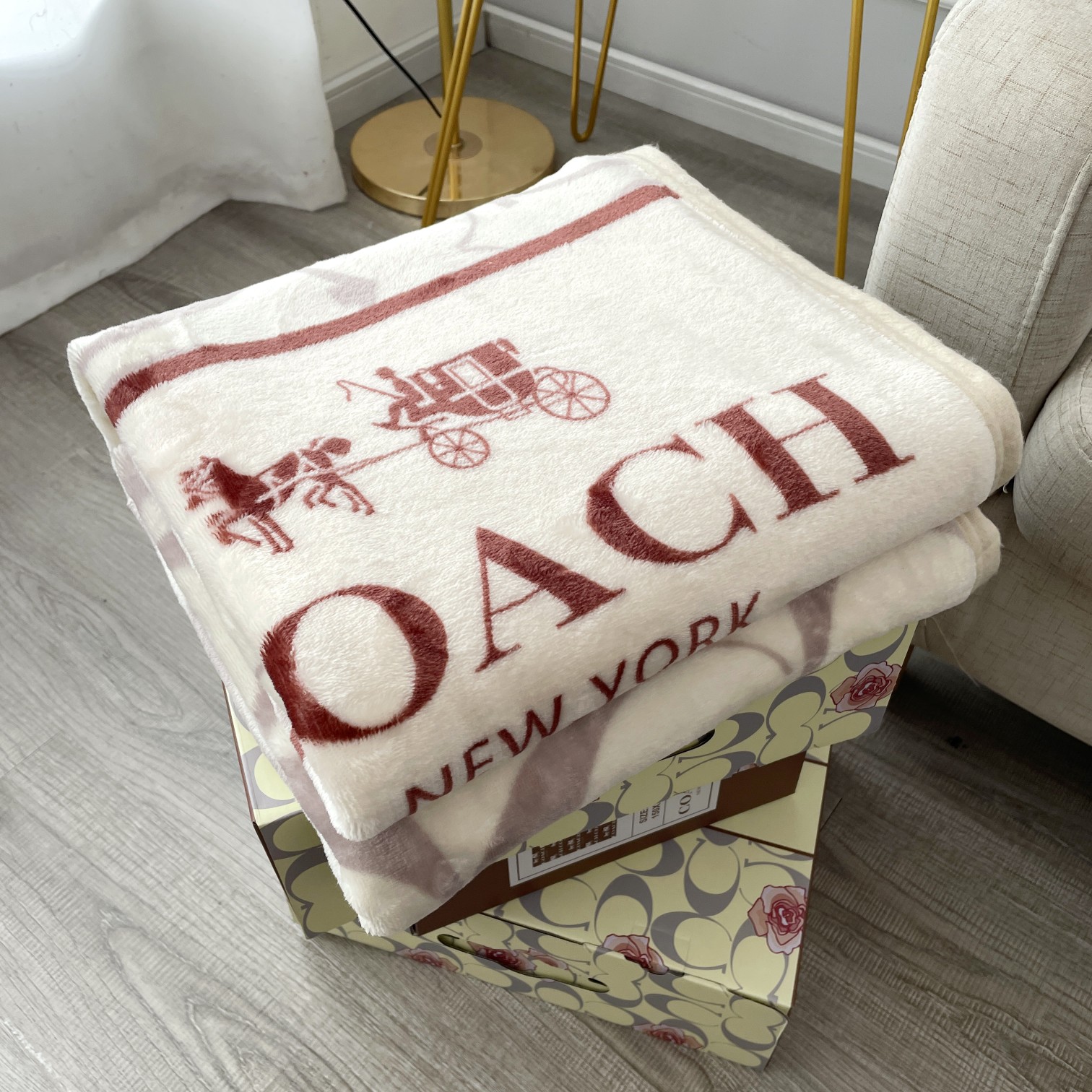Multipurpose Lightweight Travel Blanket: Comfortable, Soft, and Stylish Ferret Design - 图片 2