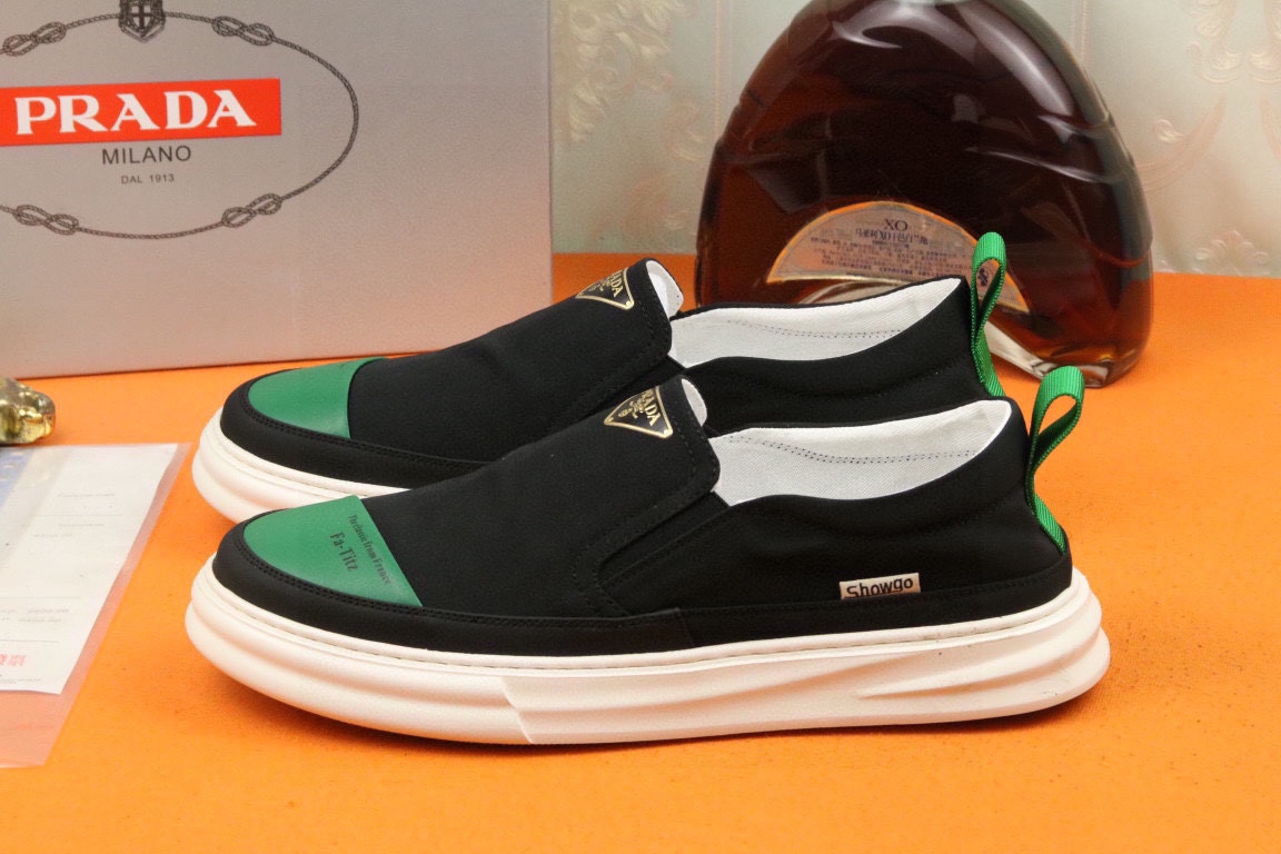 I5 PRADA普拉达 经典款男士休闲套脚鞋～原版质量鞋面采用透气冰丝防水布面料 ，透气性强，舒适透气内里，原板轻质发泡大底，时尚舒适，高端品质。