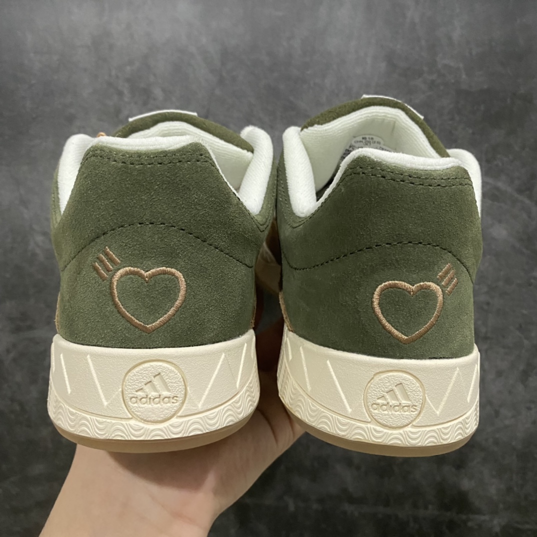 图片[3]-AD Adimatic Low 马蒂奇系列低帮复古鲨鱼面包鞋运动休闲滑板板鞋 HP9914 整个鞋面由色彩艳丽的麂皮制成，搭配品牌标志性大尺寸三条纹 Logo，超宽鞋带作为鲜明特征，厚实的中底和耐用的橡胶外底为滑手们带来了良好的穿着体验。滑板运动作为都市街头运动的先驱，配色靓丽，夸张轮廓的 “面包鞋” ADIMATIC 自然成为了优选单品。对于经典细节的充分保留，让人们的目光瞬间就能集中到这双与众不同的 “Lo-Fi Style” 滑板鞋上。 尺码：36/45-选品中心