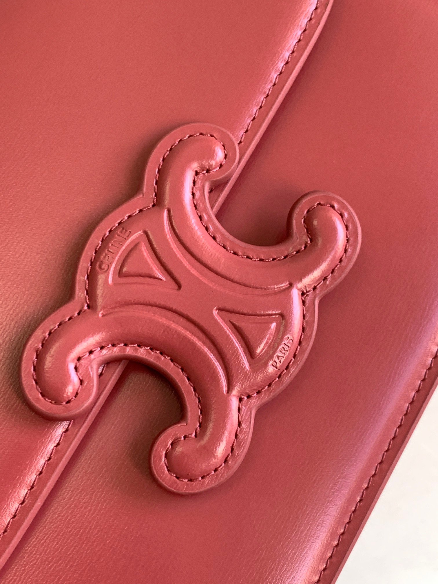 CELINE赛琳2022新款浮雕凯旋门肩背包199223