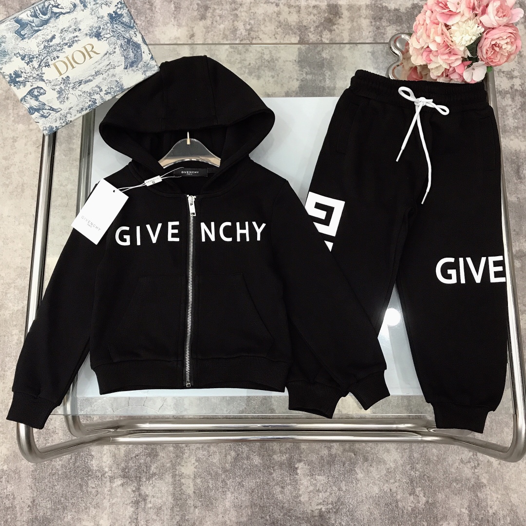 Givench Zhuvanch 2022S/S Collection: New Suit with Classic Logo Seals and Tailoring