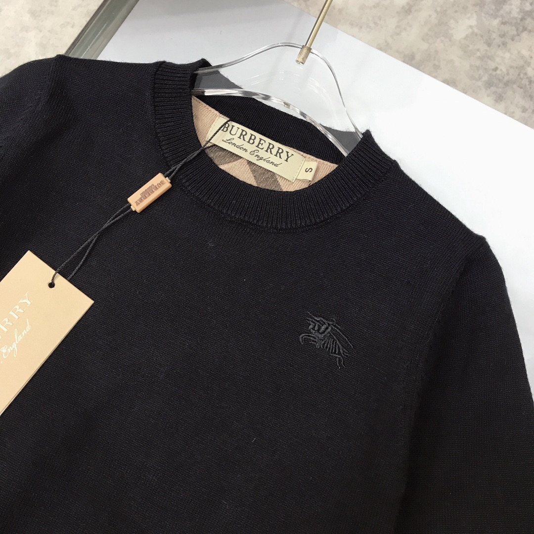 “BURBERR* Classic Logo Suits: High-Quality Knitted Fabric for Winter Comfort” - 图片 4