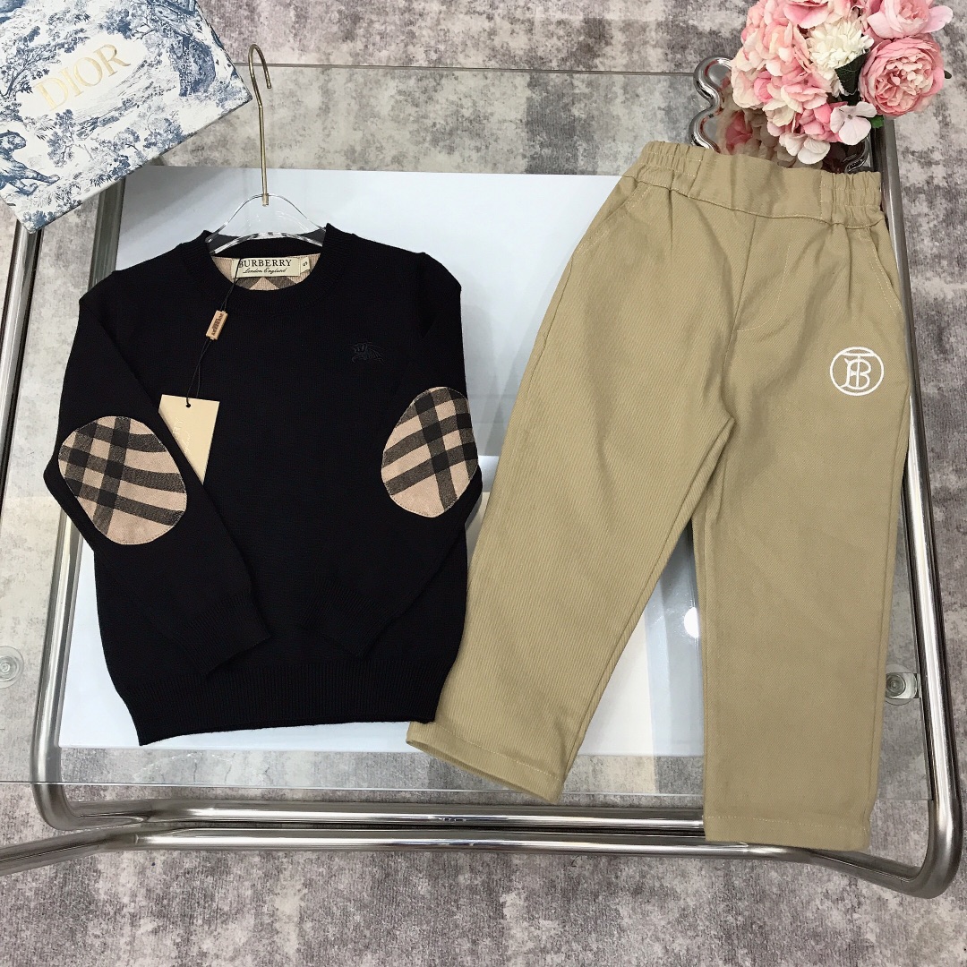 “BURBERR* Classic Logo Suits: High-Quality Knitted Fabric for Winter Comfort” - 图片 2