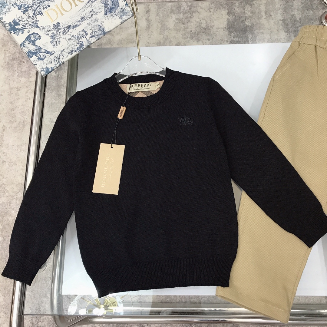 “BURBERR* Classic Logo Suits: High-Quality Knitted Fabric for Winter Comfort” - 图片 3