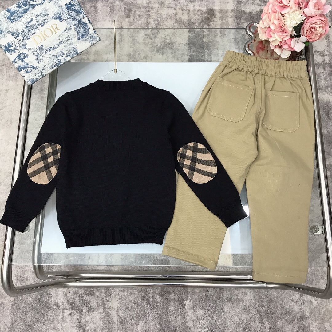 “BURBERR* Classic Logo Suits: High-Quality Knitted Fabric for Winter Comfort” - 图片 9