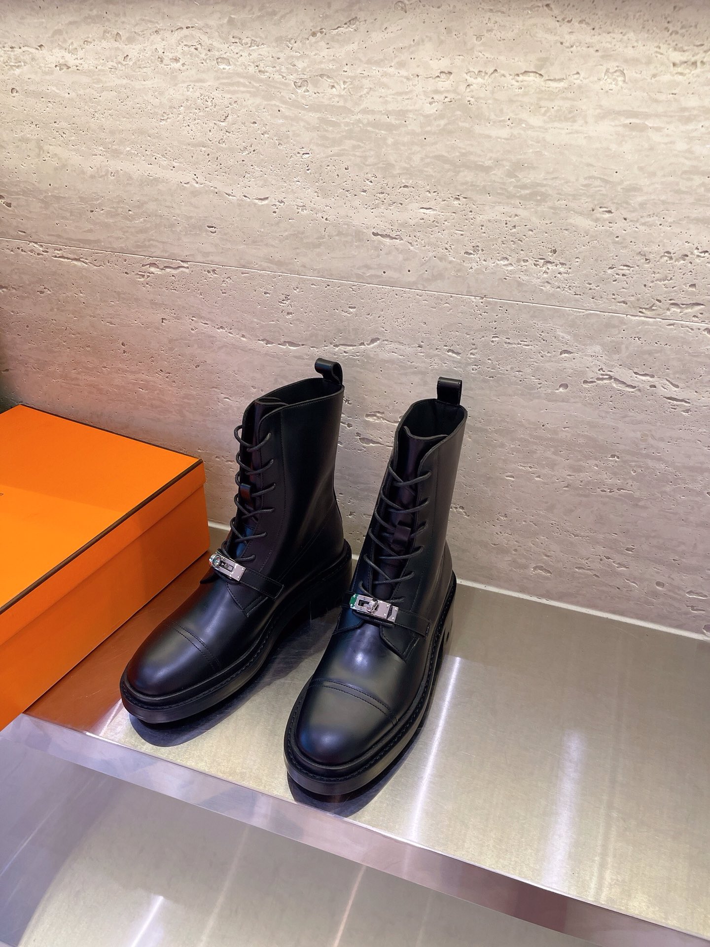 Zapatos de fábrica, botas cortas, Herme... 2022S Hermès lo último 🆕mocasines, botas de caballero. Los amante…