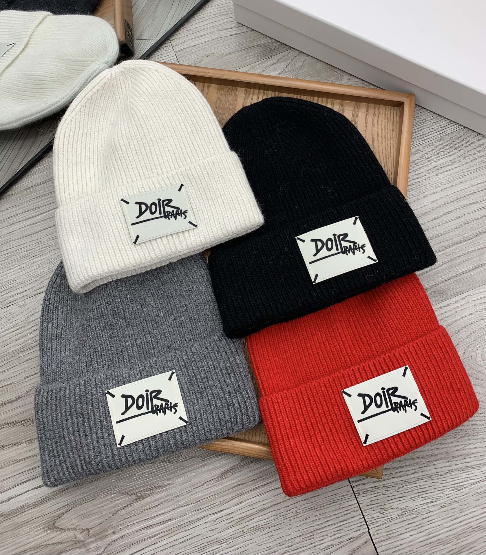 NO:363254,.D Home.【Wool Single Hat】Guests provide small wool!  A precious collection of soul hats!  Guest color yarn is very beautiful!  classic!  The touch is soft and greasy. 70 wool 30 rabbit hair. A lamb combed lamb can only produce 30-40g of wool. Such a hat requires three or four lambs. Don’t use ordinary hats on the market to pretend to be. Is the yarn supplied by customers good? The market goods are incomparable!  The top-notch luxury of materials is the charm of the product. Easy access to the counter. Those who mix in the counter must receive it. They love every color. And they are beautiful and endurable!  Men, women, young and old can wear it!  You can beautify the real thing~ Hat Straw Hat Fisherman's Hat Baseball Hat Knitted Hats, Hats, Dior, espadrilles, hats.D家.【羊毛单帽】客供小羊毛！珍贵典藏的灵魂帽子！客供色纱.每个颜色都非常好看！经典！手感软腻.70羊毛30兔毛.一只小羊精梳过的小羊仅能产出30-40g的羊毛.这么一个帽子得三四只小羊.不要拿市面上普通帽子冒充相比.客供的纱线好吗.市场货没得比！用料顶级奢华这就是产品的魅力.轻松出入专柜.混专柜的来必收.素色每个颜色都爱.而且美耐级了！男女老少均可用佩戴！见到实物你们能美化了～帽子草帽渔夫帽棒球帽针织帽,帽子,dior,espadrilles,hats,hat