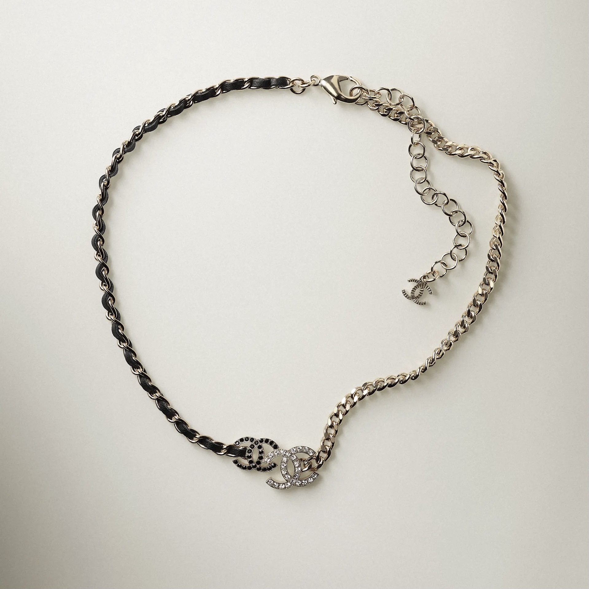 NO:104228,Xiaoxiang New black and white double CC leather-wearing chain necklace Shipping, Chanel necklace, chanel, necklace19860909小香 新款黑白双CC 穿皮 拼链条 颈链项链 出货,香奈儿项链,chanel,necklace,Jewelry