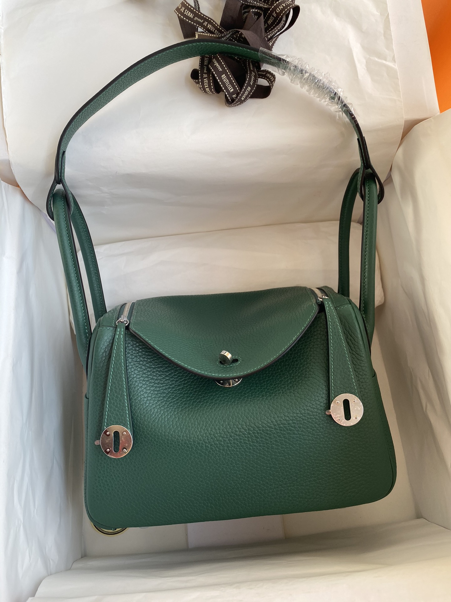 NO:700412,Lindy 26cm imported Taurillon Clemence leather malachite green silver buckle handmade, Hermes, hermes, Hermes,19860909Lindy 26cm 进口Taurillon Clemence皮 孔雀绿 银扣 手工,爱马仕,hermes,Hermes,,Bag