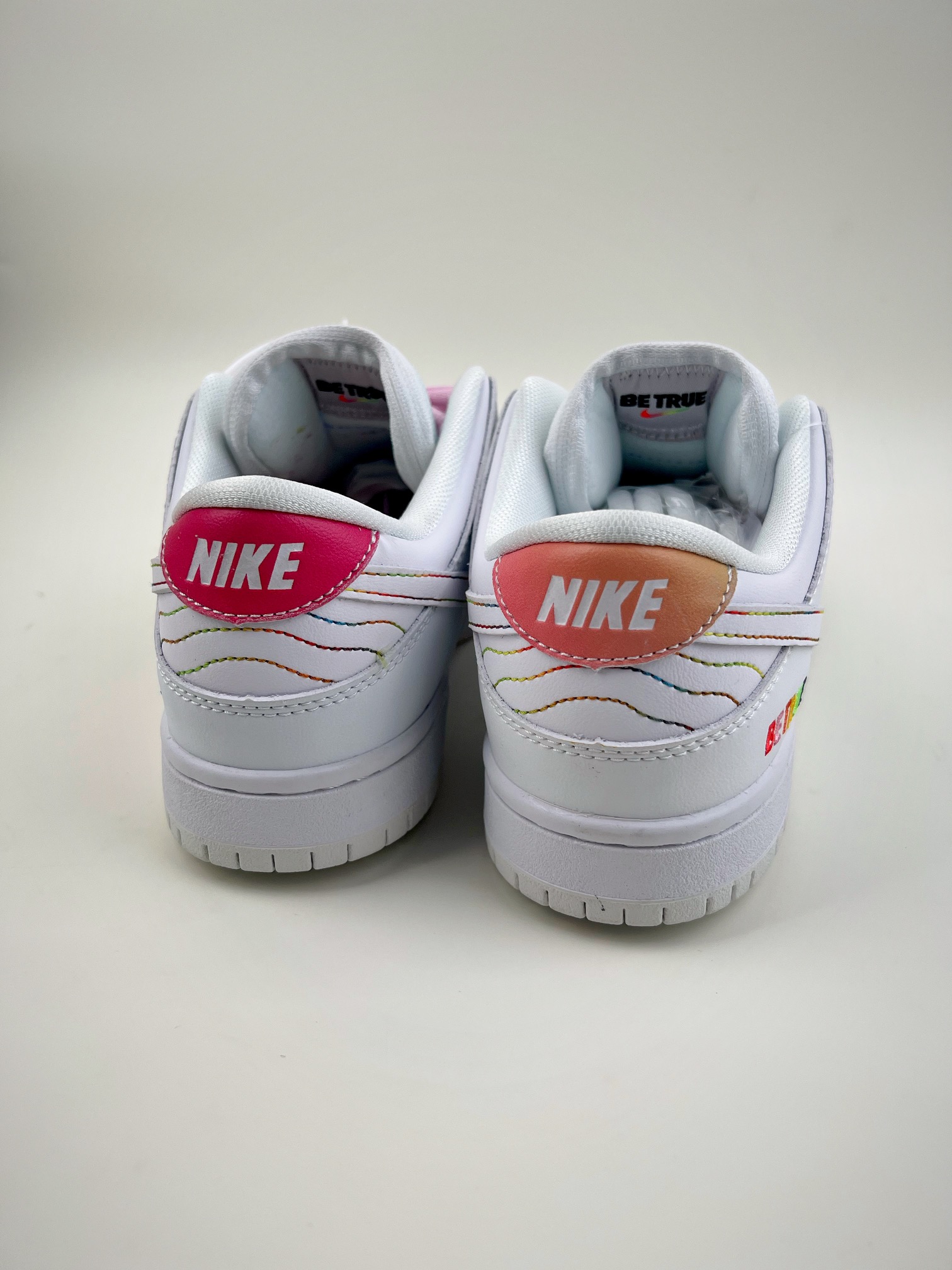 210 NIKE SB Dunk Low "Be True" 彩虹 DR4876-100