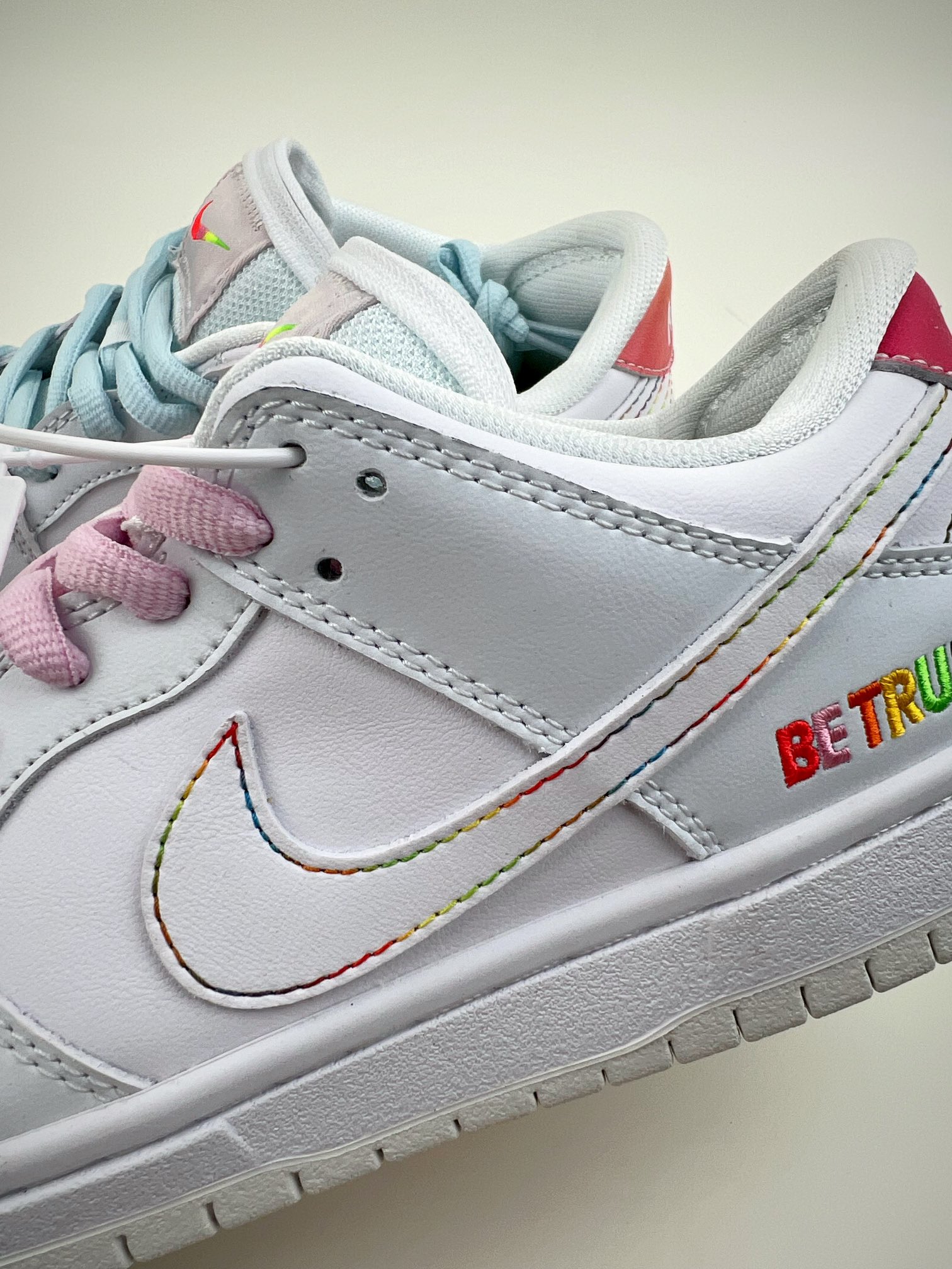 210 NIKE SB Dunk Low "Be True" 彩虹 DR4876-100