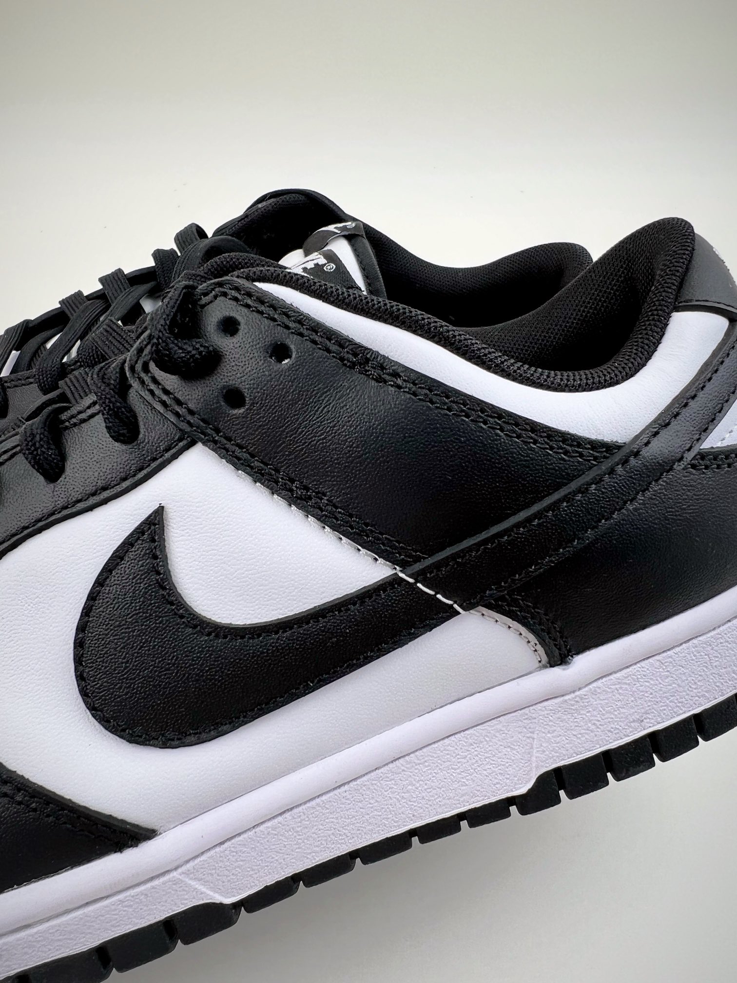 210 Nike SB Dunk low “white/black” 黑白熊猫奥利奥  DD1391-100