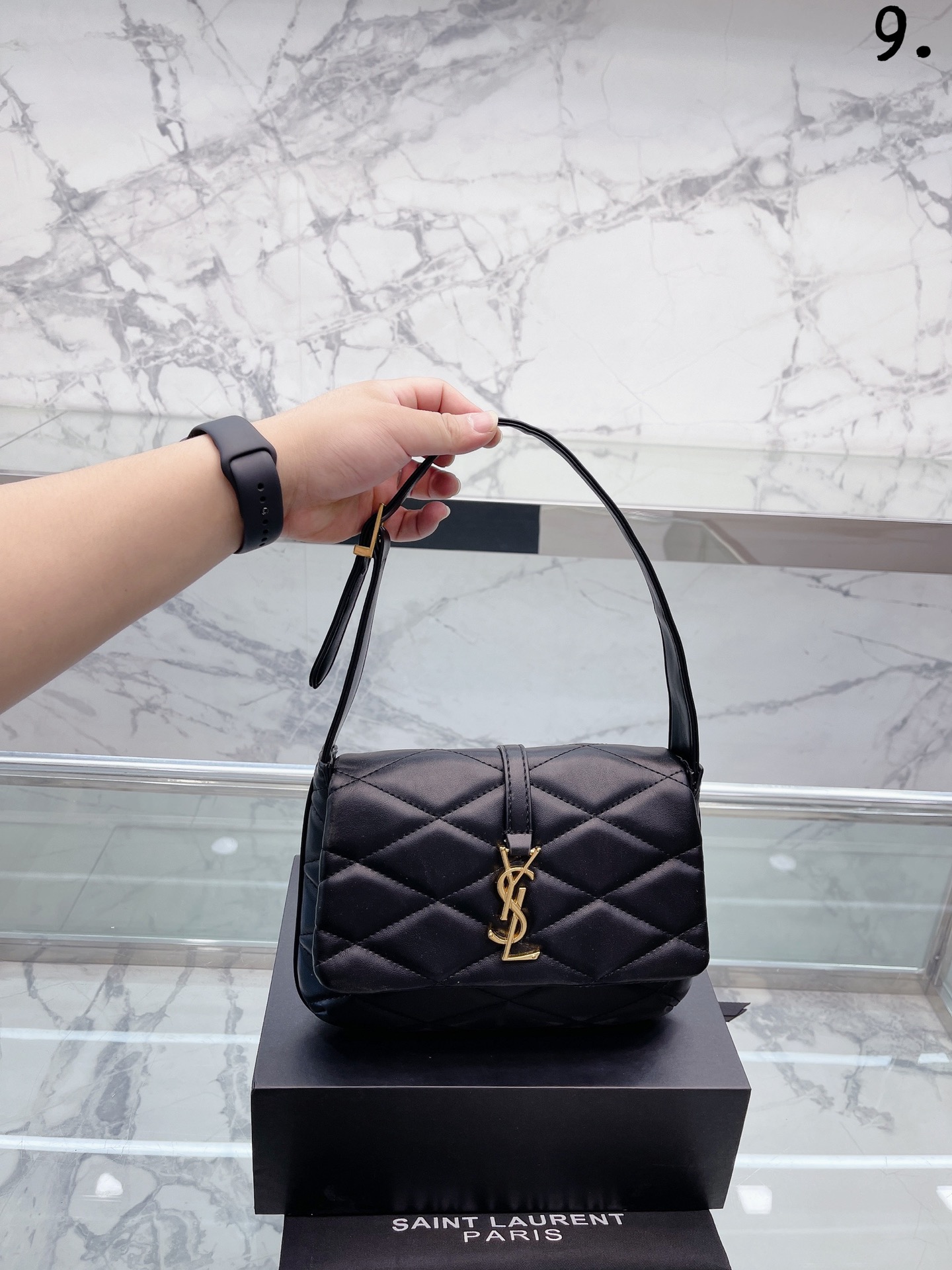 J0  Saint Laurent 圣罗兰 YSL  圣罗兰 腋下包 专柜品质、小牛皮打造 腋下背单肩背 上身效果非常好 百搭款 尺寸27 20cm 折叠礼盒包装