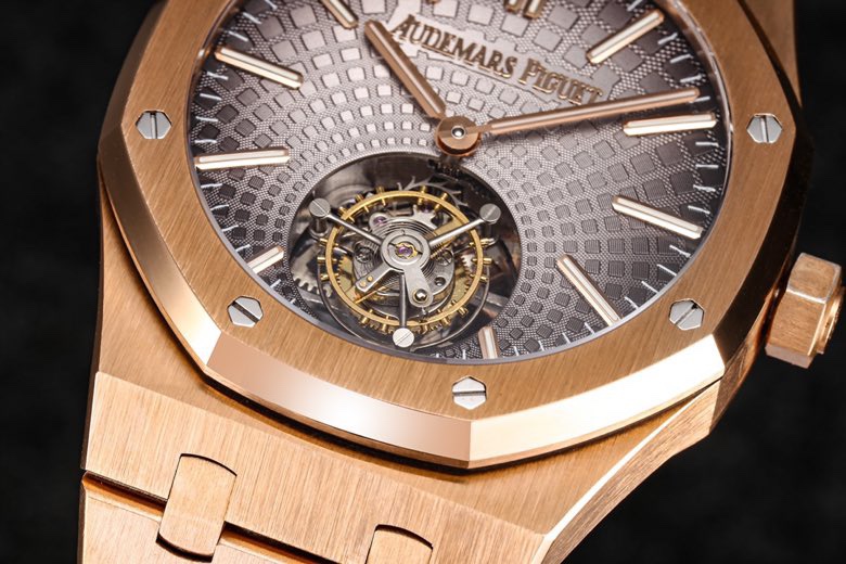 i1661602727 1030 4 AMO Watch
