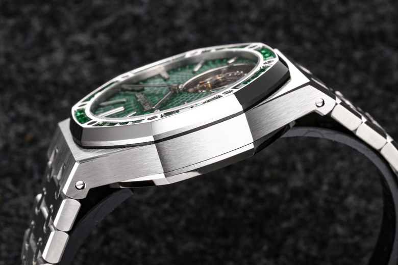 i1661602801 496 6 AMO Watch