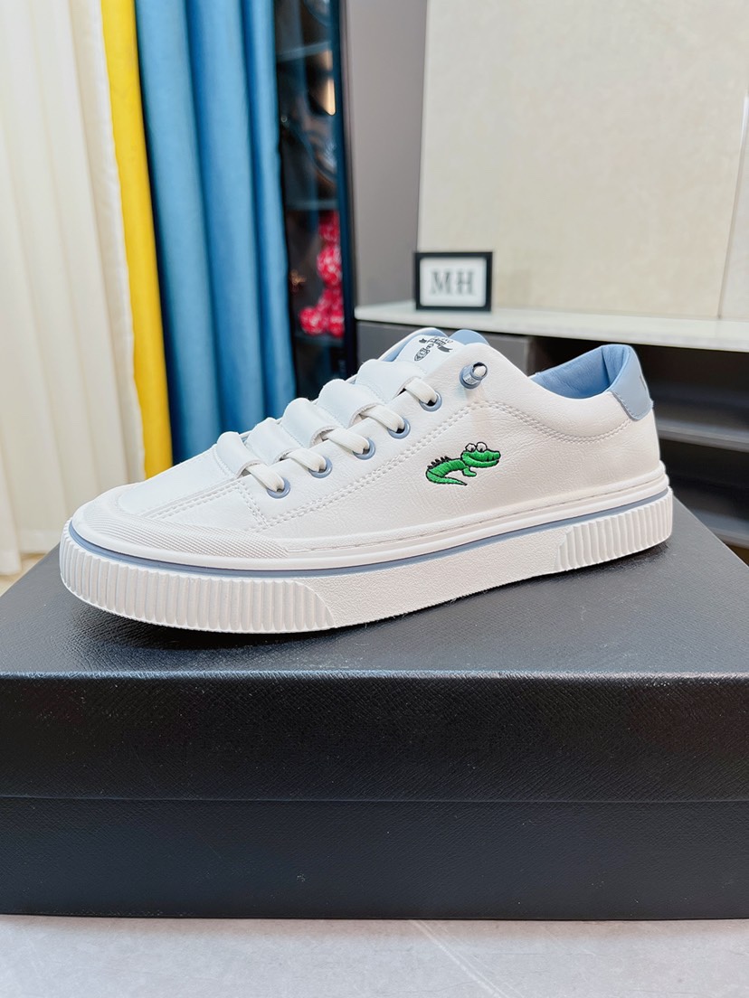 I5 Prada 普拉达  米兰展新品男鞋出炉了，官网：1制作原版，续写魅力传承，创新与致敬年轻时尚的你必须拥有活动垫脚无臭脚；进口油蜡皮鞋面耐磨橡胶底；适合四季穿着 ，时尚百搭。