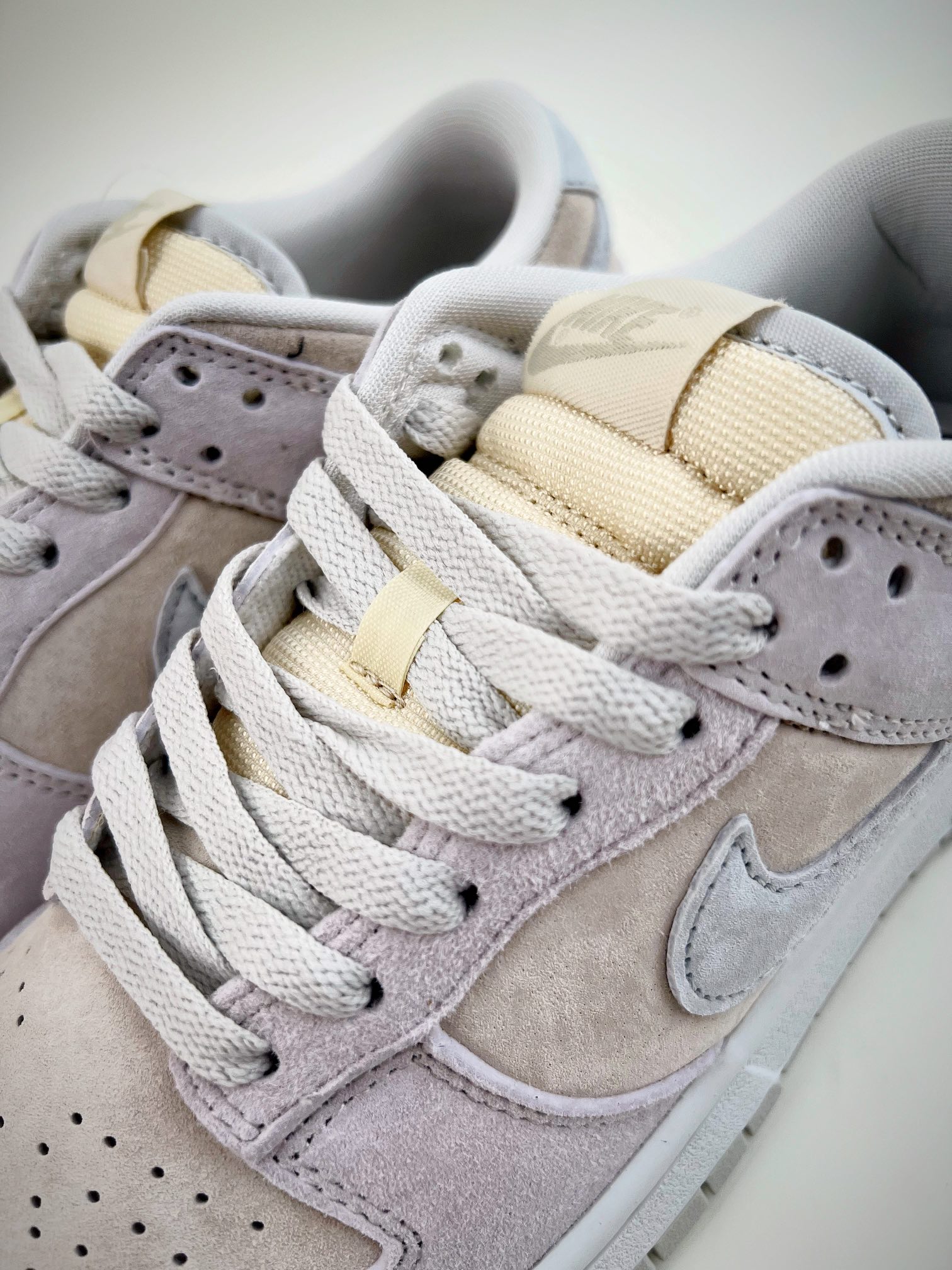240 Nike Dunk Low PRM “Vast Grey” 复古奶灰色 DD8338-001