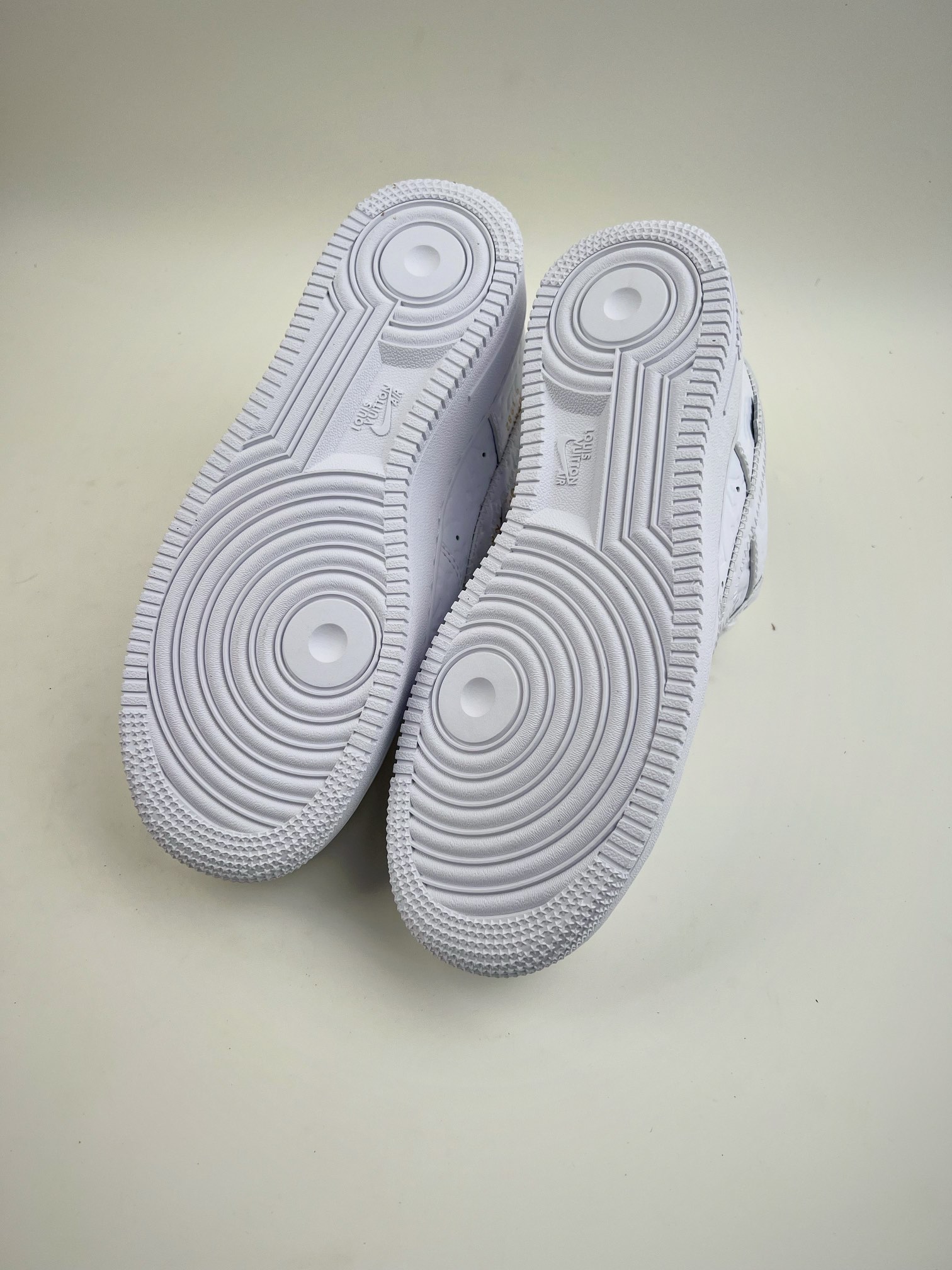 320 Nike Air Force 1 Low 07 Louis Vuitton