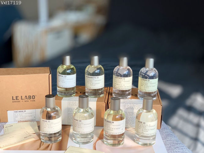 Exquisite Perfume Set: Two Bottles for a Luxurious Scent Experience 1 Exquisite Perfume Set: Two Bottles for a Luxurious Scent Experience