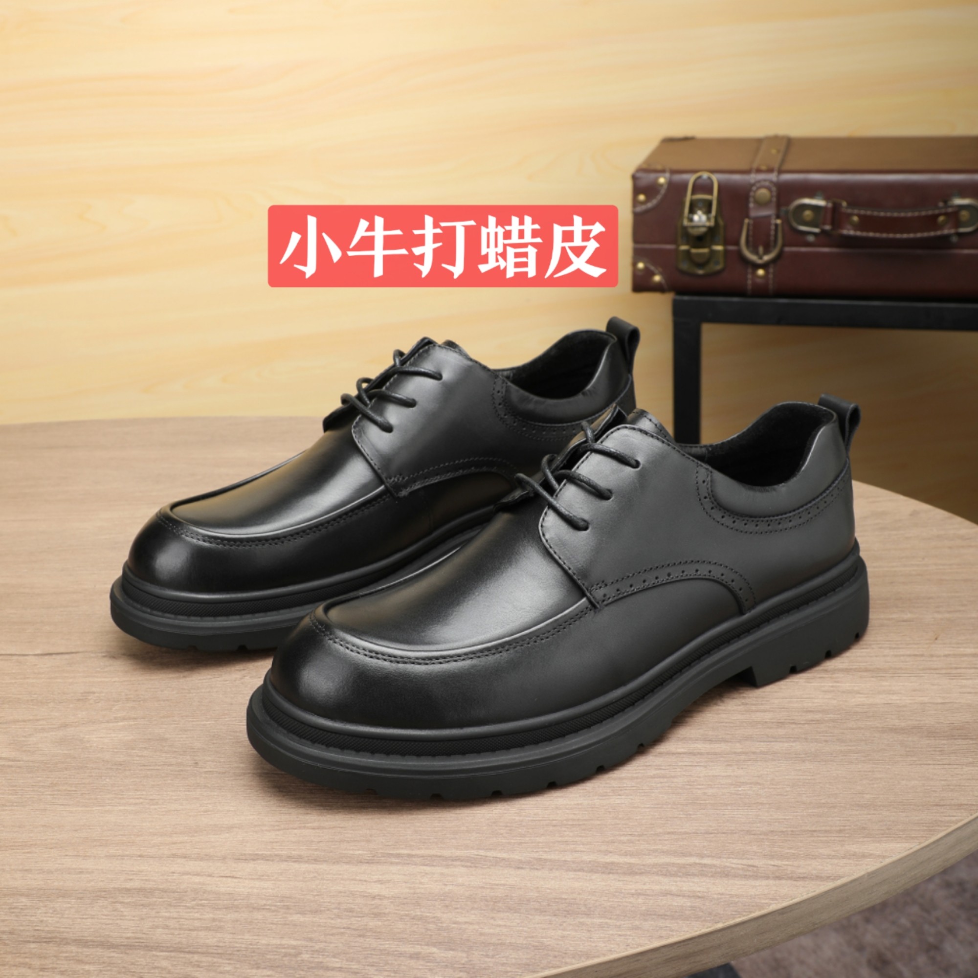 I5 , Prada 普拉达 手工休闲皮鞋上市、经典系列风格，面料头层牛皮，软底橡胶底，真皮内里及垫脚，质量好上脚舒适款