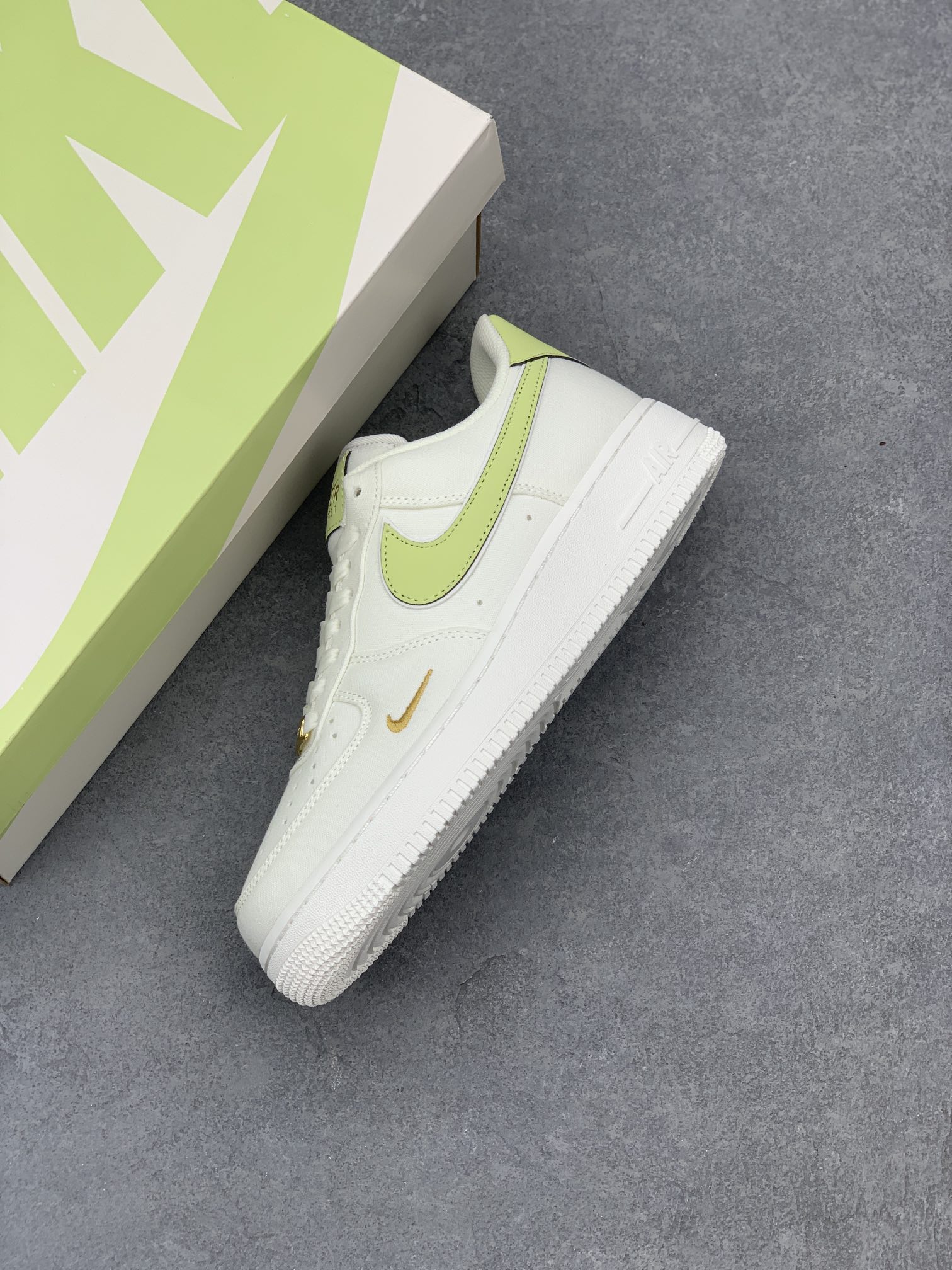 Nike Air Force 1 '07 Green Apple Casual Sneakers 8 i1661621559 8322 6