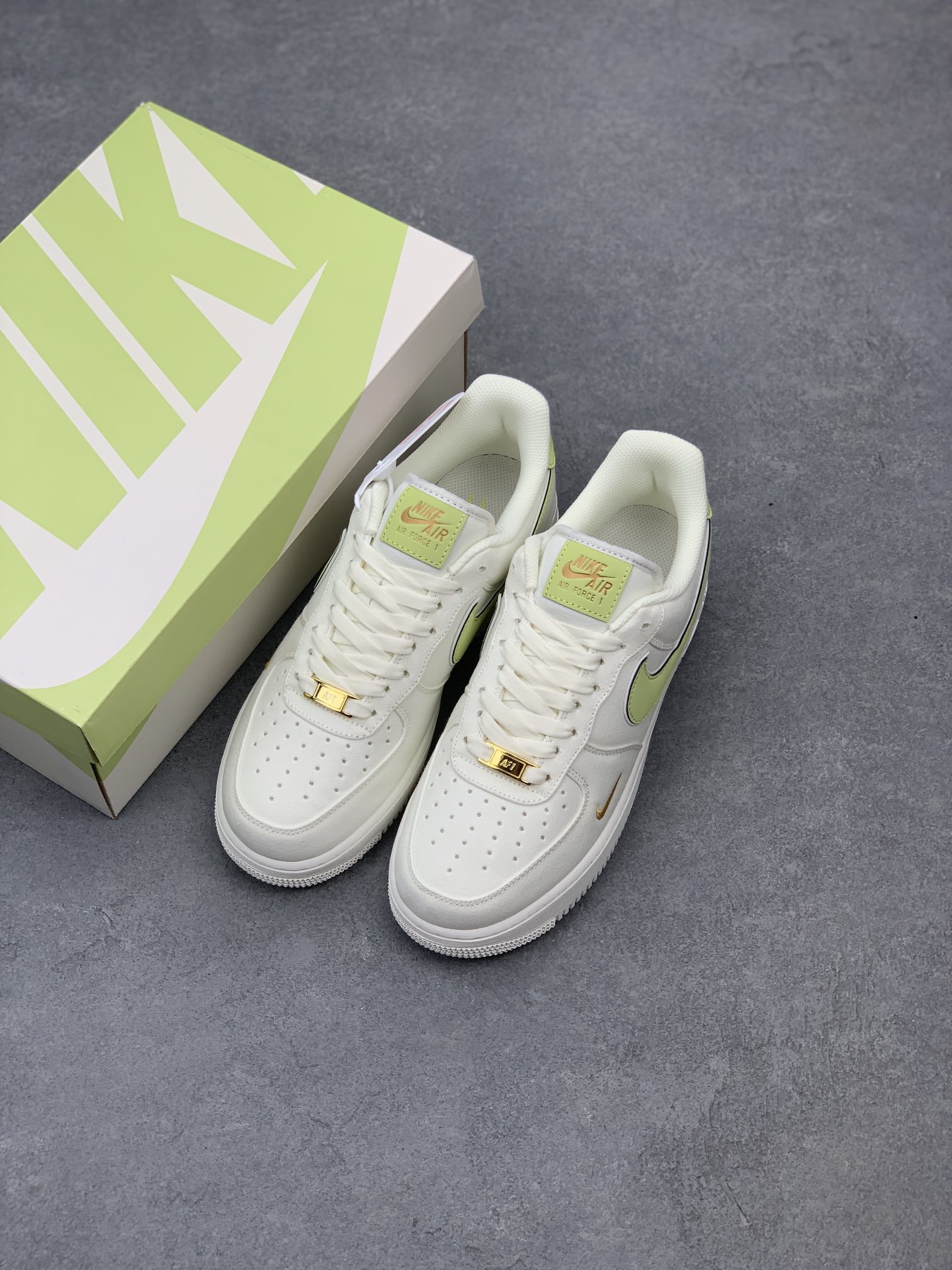 Nike Air Force 1 '07 Green Apple Casual Sneakers 9 i1661621559 906 7