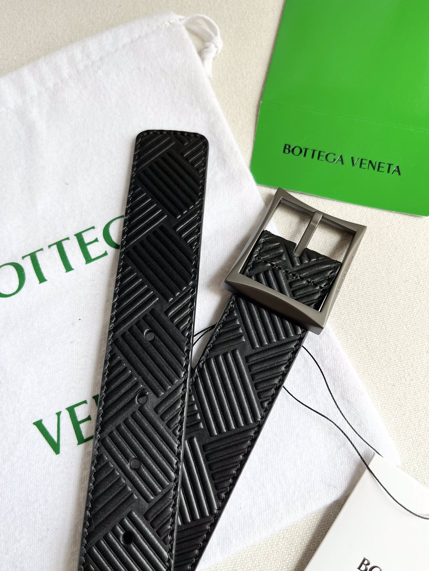Bv新款男士腰带intreccio编织压纹工艺双面意大利小牛皮宽度35MM搭配四斜边复古枪色针扣颜色:黑