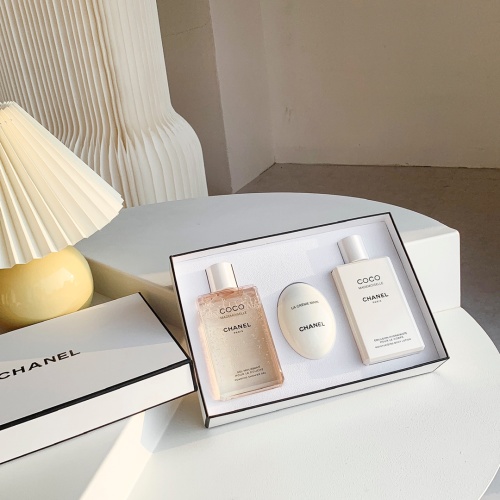 Chanel Coco Mademoiselle Body Care Set - Bath Gel, Hand Cream, Body Lotion 1 Chanel Coco Mademoiselle Body Care Set - Bath Gel, Hand Cream, Body Lotion