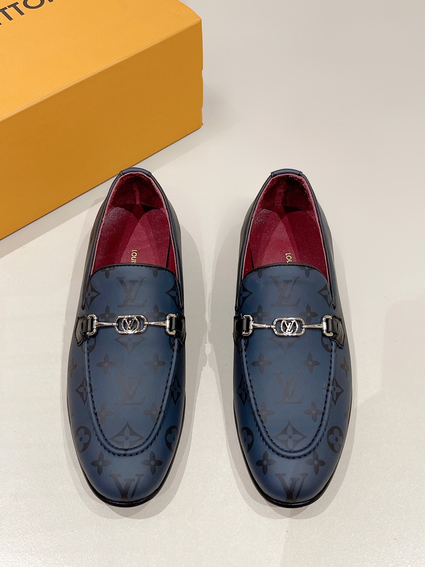 NO:773966,[L^] Louis Vuitton's LUXEMBOURG SAMOTHRACE series of leather shoes make an eye-catching appearance on the spring and summer show. The original imported silk printed upper. The inner foot pads are all made of high-quality cowhide. The original leather outsole Size: 38-44 (45, 46 customized), LV-denim leather shoes, louis vuitton, louis vuitton, cowhide, Leather soles19860909【L^】路易威登 LUXEMBOURG SAMOTHRACE系列皮鞋瞩目亮相春夏秀场 原版进口丝绸印花鞋面 内里垫脚均用优质牛皮 原版真皮大底Size:38-44（45,46订制）,LV-牛仔花皮鞋,louis vuitton,louis vuitton,cowhide,Leather soles,Men's shoes