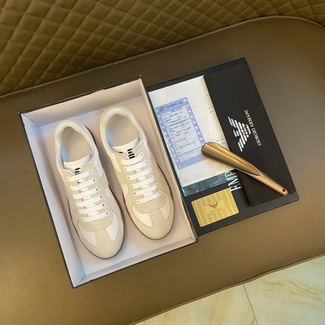 I5 Armani 阿玛尼  原版专柜潮鞋 鞋面意大利进口原版材质顶级牛皮制作而成,原版内里,潮男年轻人必备,欧美时尚风格,无论走到那你都是亮点.1:1复刻 运动风,原单 Armani 阿玛尼 印图 懒人套脚必备 原版运动底 精品打造 适合司机驾车出行 款式简单而不失奢华,百搭,让你走到那都是亮点,男鞋码数：38-44 45定做 白色黑色选