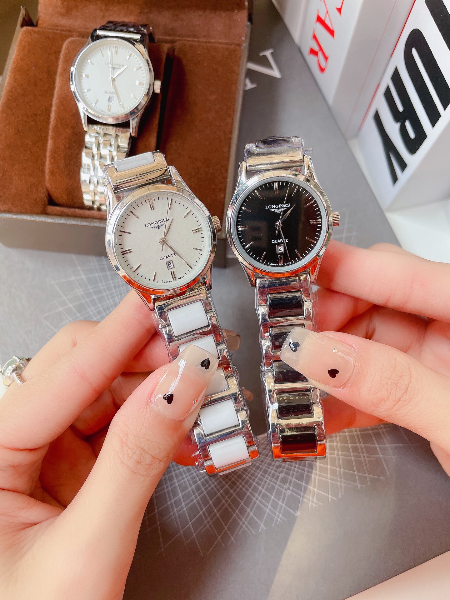 K0  陶瓷. 最新经典浪琴  Longines  情侣对表 原装进口石英机芯 钢化玻璃 316L精钢表壳 直径男40mm女30mm 厚8mm如果今天的阳光停止了它耀眼的光芒。那么你的一个微笑，将照亮我的整个世界 实物拍摄 品质如一