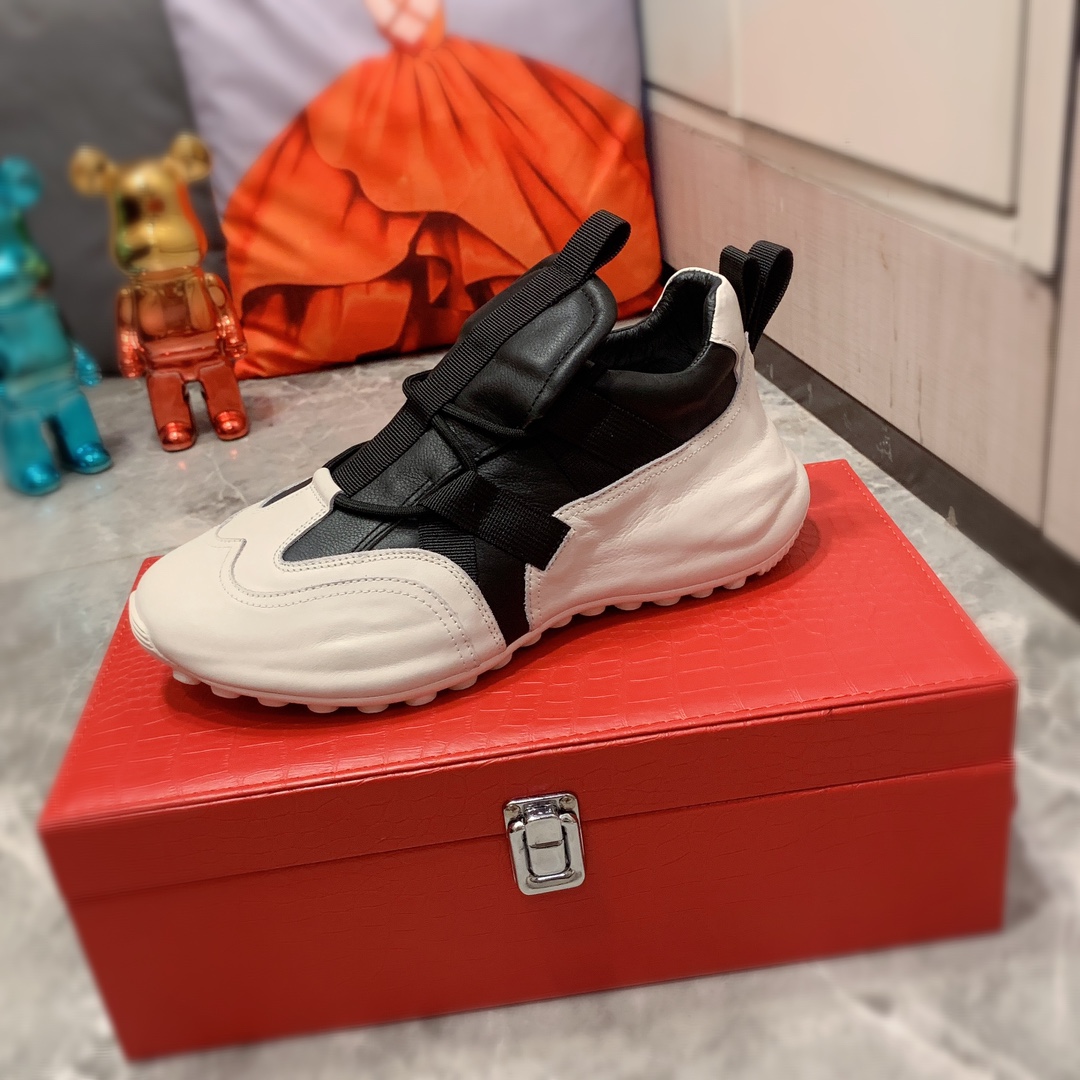 老爹鞋  J5    Prada 普拉达 最新爆款休闲老爹鞋，顶端品牌[勾引]奢侈～代购，顶级～质量。专柜同卖产品[强]鞋面選用进口透气原版牛皮搭配材质透气猪皮内里精细做工。原版个性时尚柔软橡膠耐磨防滑大底，上脚轻巧舒适，实物拍摄實物更好看，309广州码: 38-44。3色入选