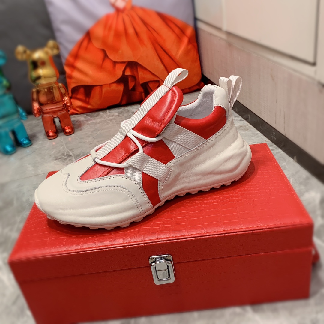 老爹鞋  J5    Prada 普拉达 最新爆款休闲老爹鞋，顶端品牌[勾引]奢侈～代购，顶级～质量。专柜同卖产品[强]鞋面選用进口透气原版牛皮搭配材质透气猪皮内里精细做工。原版个性时尚柔软橡膠耐磨防滑大底，上脚轻巧舒适，实物拍摄實物更好看，309广州码: 38-44。3色入选