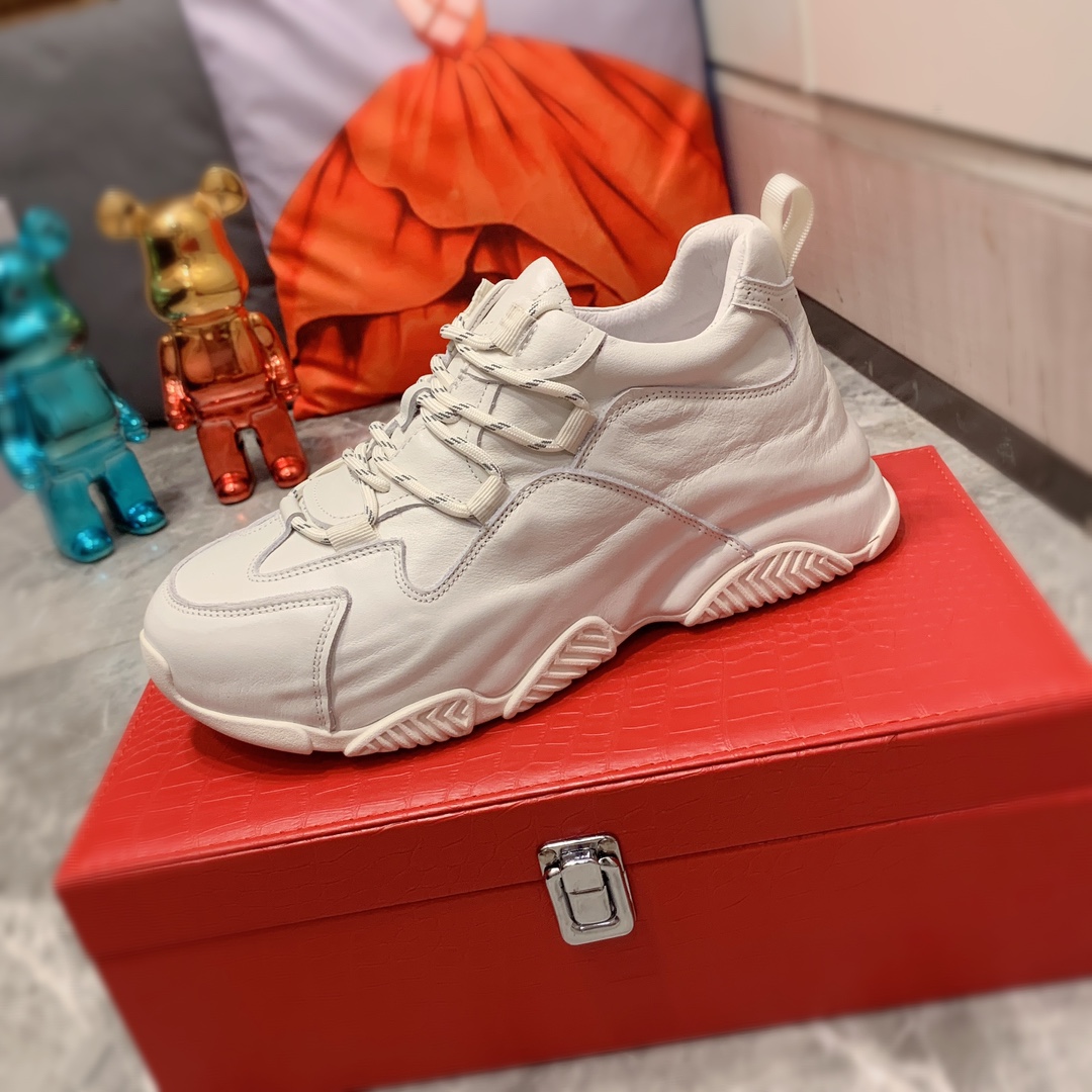 老爹鞋  J5    Prada 普拉达 最新爆款休闲老爹鞋，顶端品牌[勾引]奢侈～代购，顶级～质量。专柜同卖产品[强]鞋面選用进口透气原版牛皮搭配材质透气猪皮内里精细做工。原版个性时尚柔软橡膠耐磨防滑大底，上脚轻巧舒适，实物拍摄實物更好看，309广州码: 38-44。白色，黑色入选