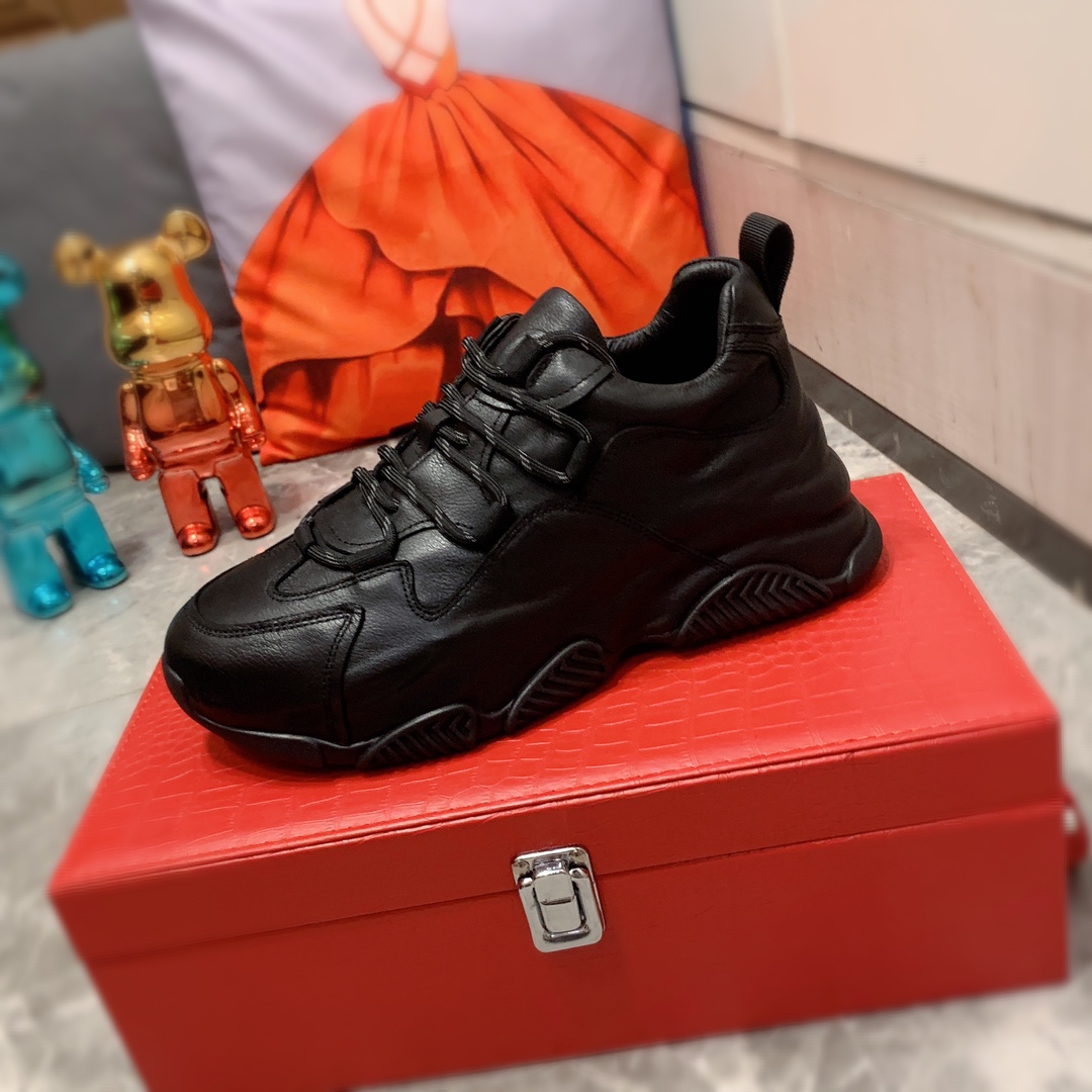 老爹鞋  J5    Prada 普拉达 最新爆款休闲老爹鞋，顶端品牌[勾引]奢侈～代购，顶级～质量。专柜同卖产品[强]鞋面選用进口透气原版牛皮搭配材质透气猪皮内里精细做工。原版个性时尚柔软橡膠耐磨防滑大底，上脚轻巧舒适，实物拍摄實物更好看，309广州码: 38-44。白色，黑色入选