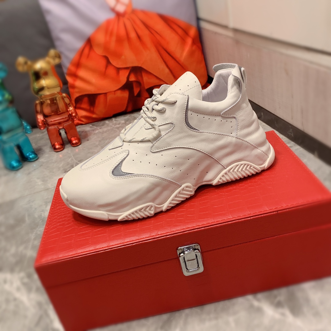 老爹鞋  J5    Prada 普拉达 最新爆款休闲老爹鞋，顶端品牌[勾引]奢侈～代购，顶级～质量。专柜同卖产品[强]鞋面選用进口透气原版牛皮搭配材质透气猪皮内里精细做工。原版个性时尚柔软橡膠耐磨防滑大底，上脚轻巧舒适，实物拍摄實物更好看，309广州码: 38-44。白色，黑色入选