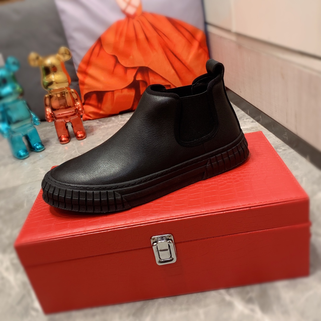 高帮鞋  I5    Prada 普拉达 最新爆款休闲老爹鞋，顶端品牌[勾引]奢侈～代购，顶级～质量。专柜同卖产品[强]鞋面選用进口透气原版牛皮搭配材质透气猪皮内里精细做工。原版个性时尚柔软橡膠耐磨防滑大底，上脚轻巧舒适，实物拍摄實物更好看，309广州码: 38-44。黑色入选