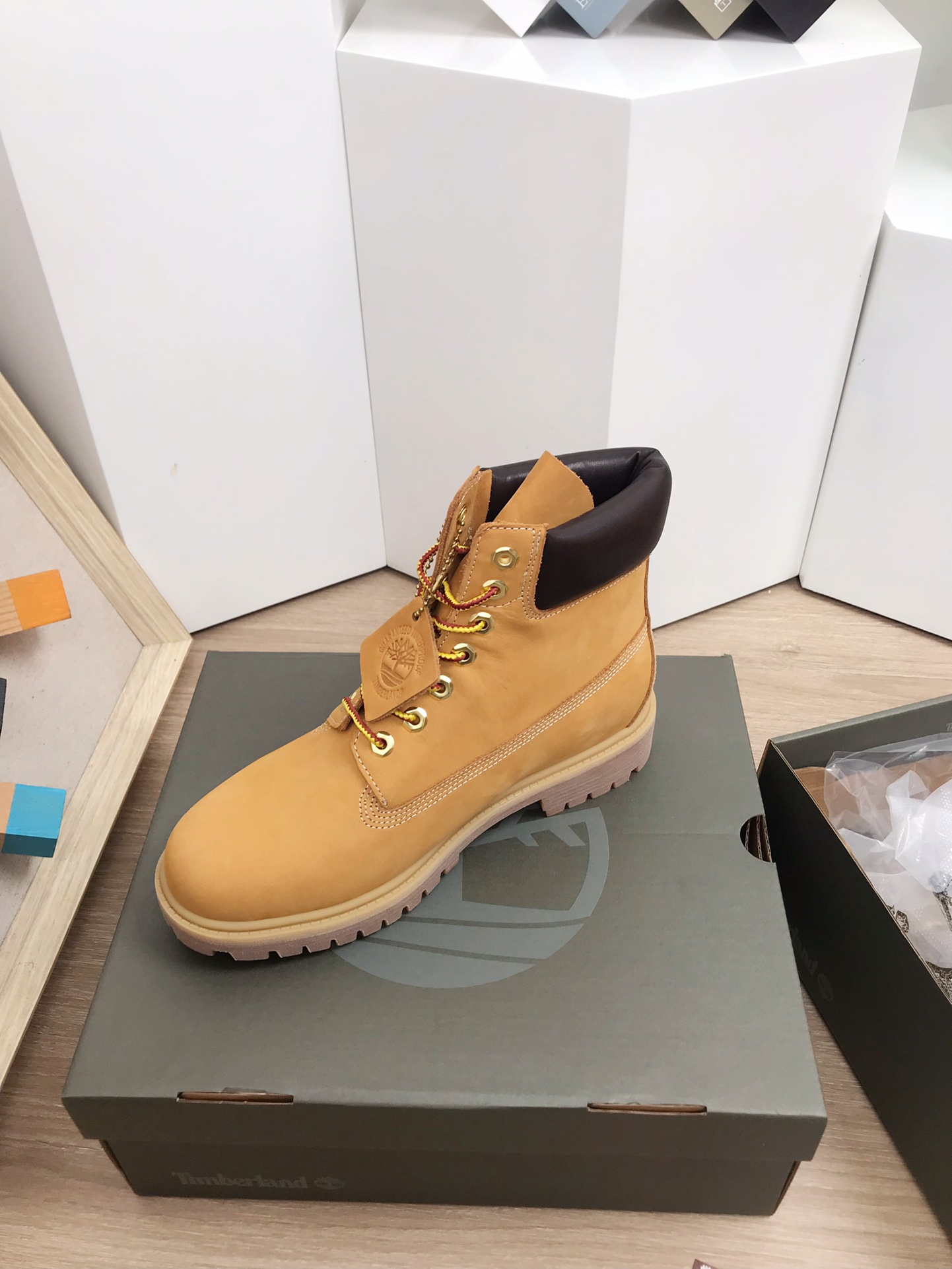 Timberland 6 Inch Classic Boots: Price, Sizes, Packaging, and Gender Distribution - 图片 8