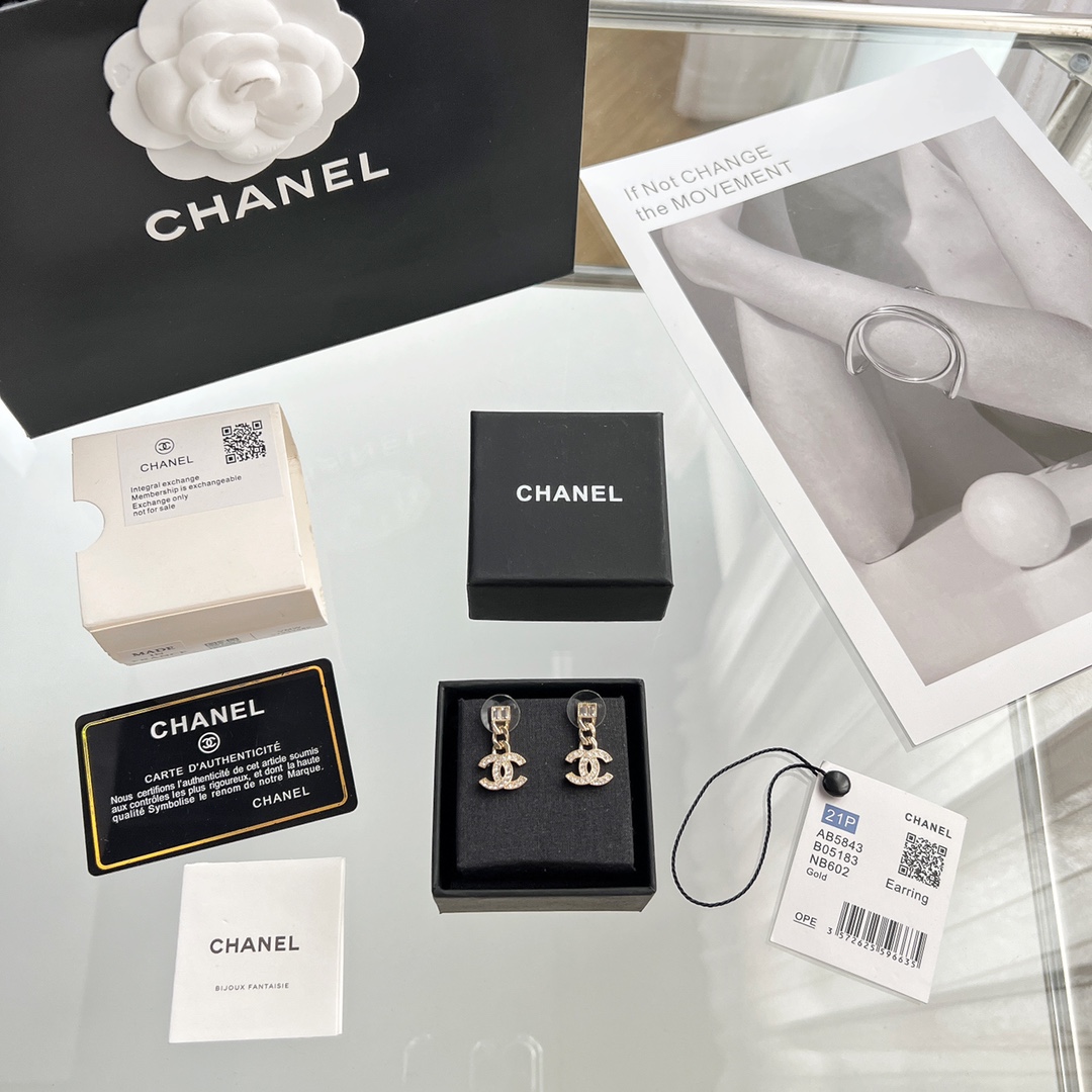 新款☑️CHANEL香奈儿C2双c满钻耳钉耳环