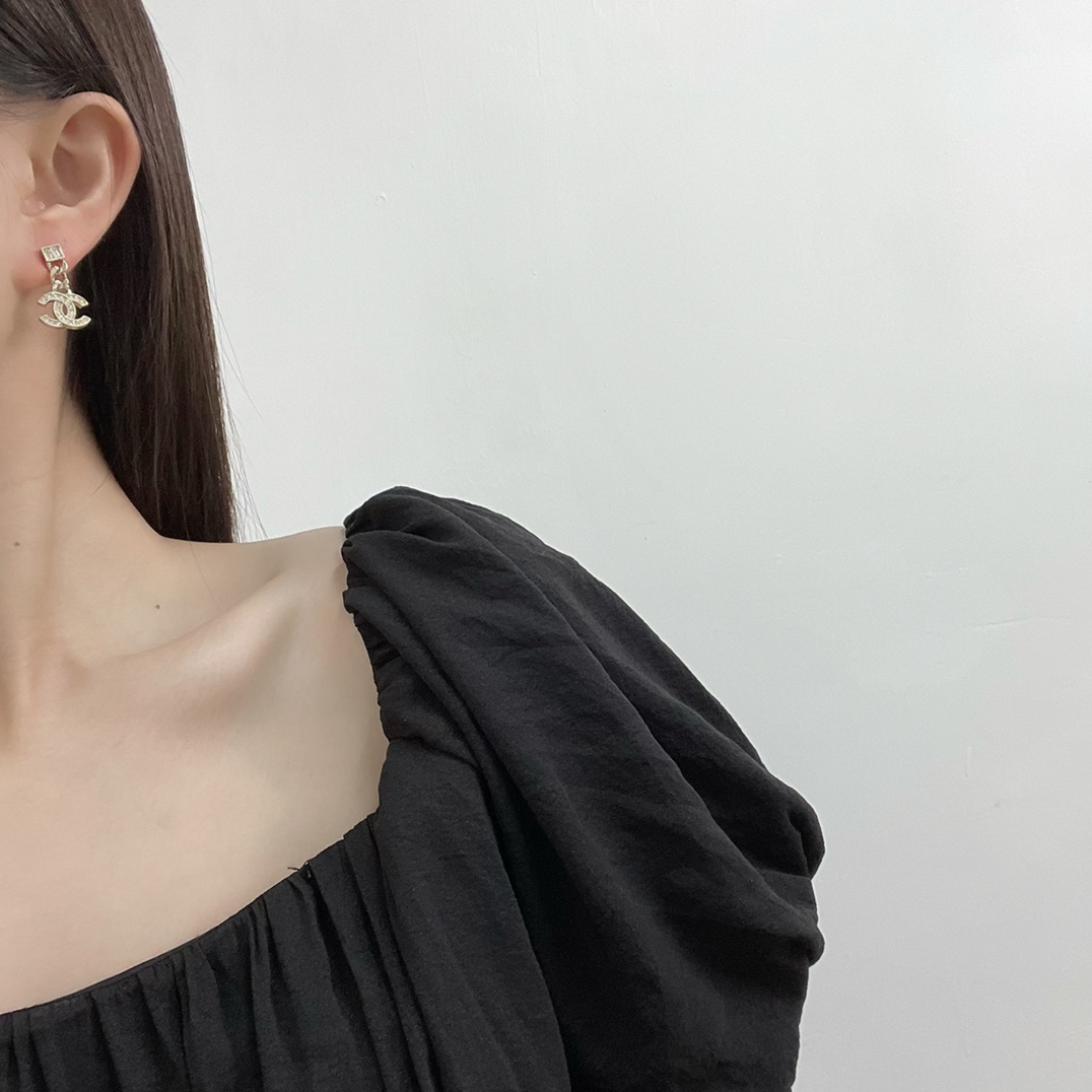 新款☑️CHANEL香奈儿C2双c满钻耳钉耳环