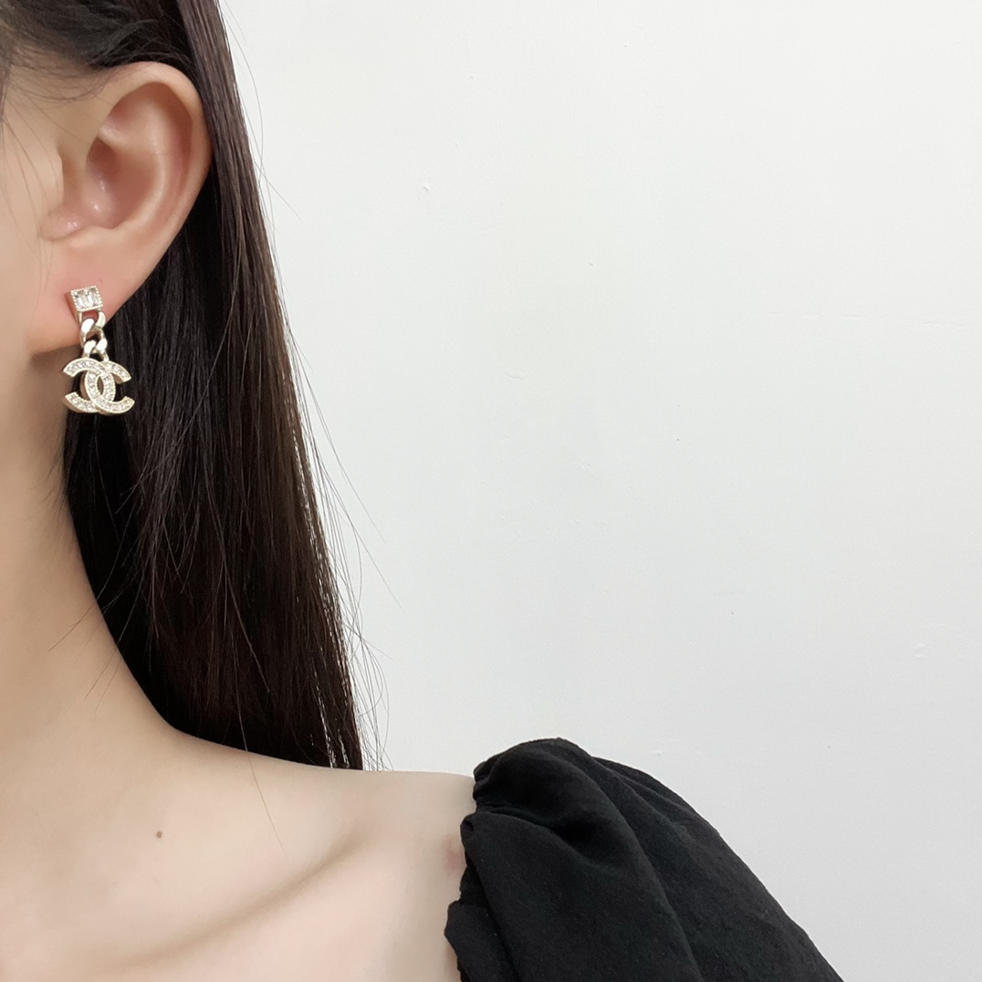 新款☑️CHANEL香奈儿C2双c满钻耳钉耳环