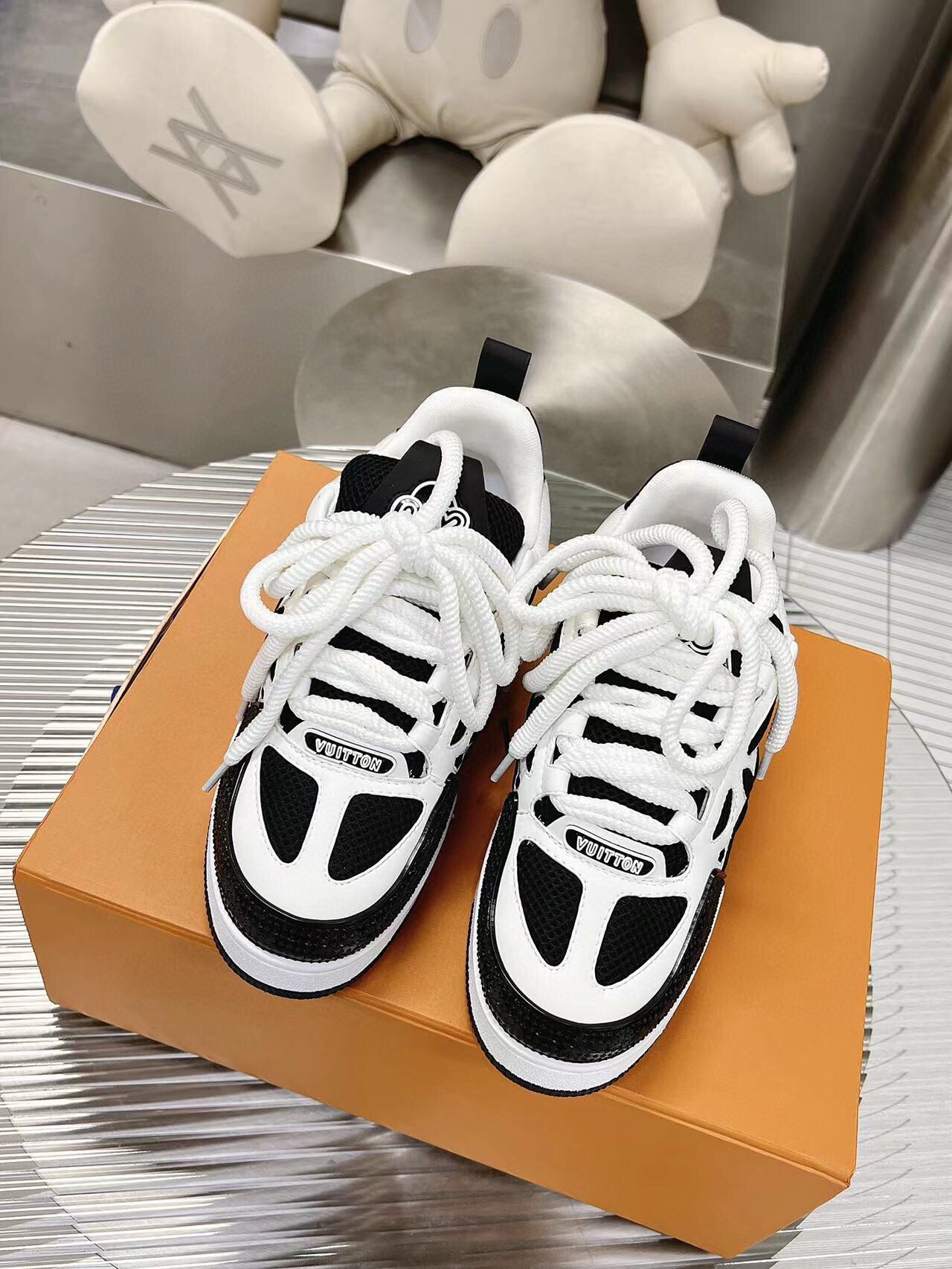 Louis Vuitton 顶版 带钻加50 𝟐𝟎𝟐𝟑/𝐒𝐒 𝐧𝐞𝐰 路易威登走秀滑板鞋
