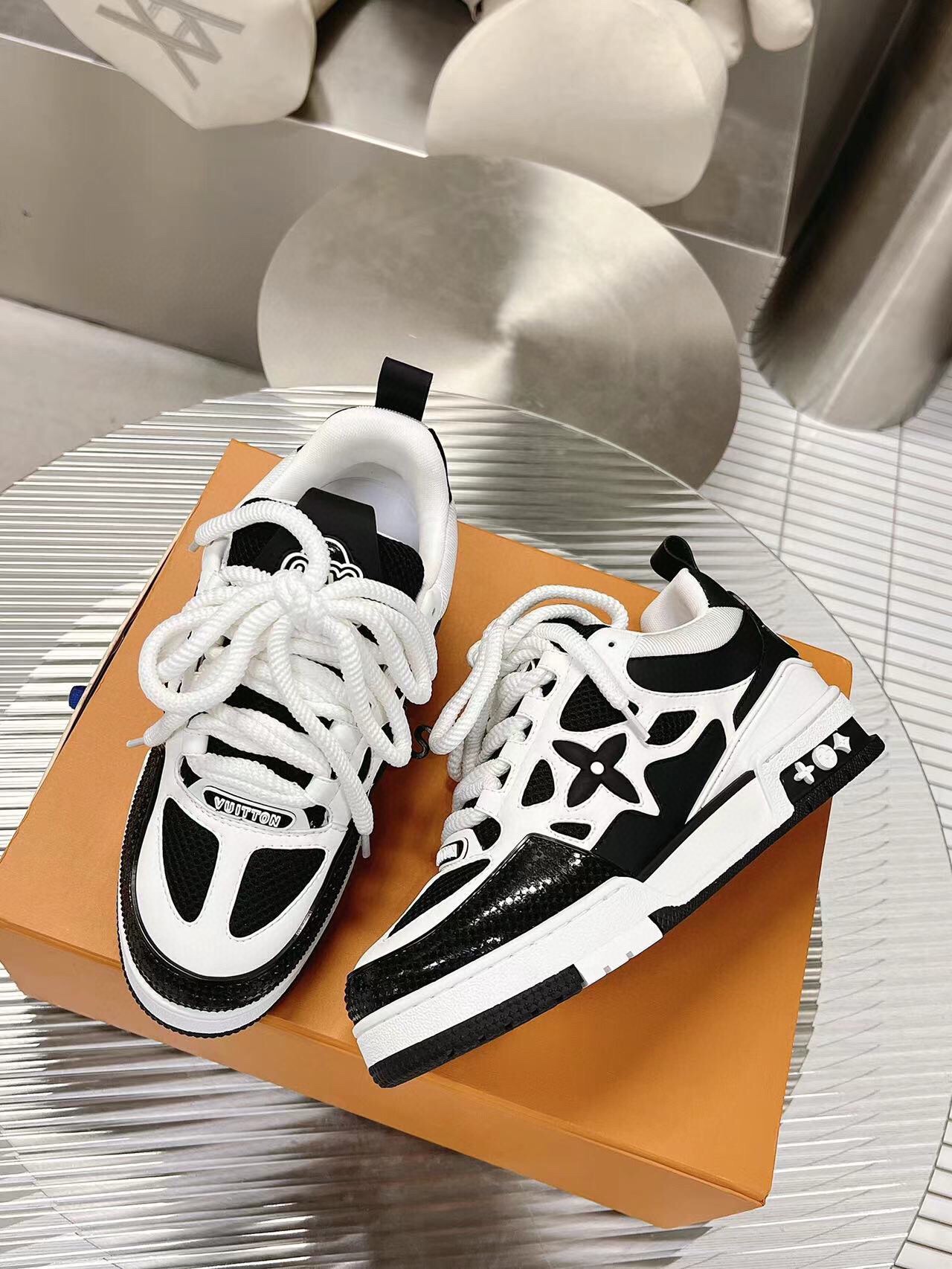 Louis Vuitton 顶版 带钻加50 𝟐𝟎𝟐𝟑/𝐒𝐒 𝐧𝐞𝐰 路易威登走秀滑板鞋