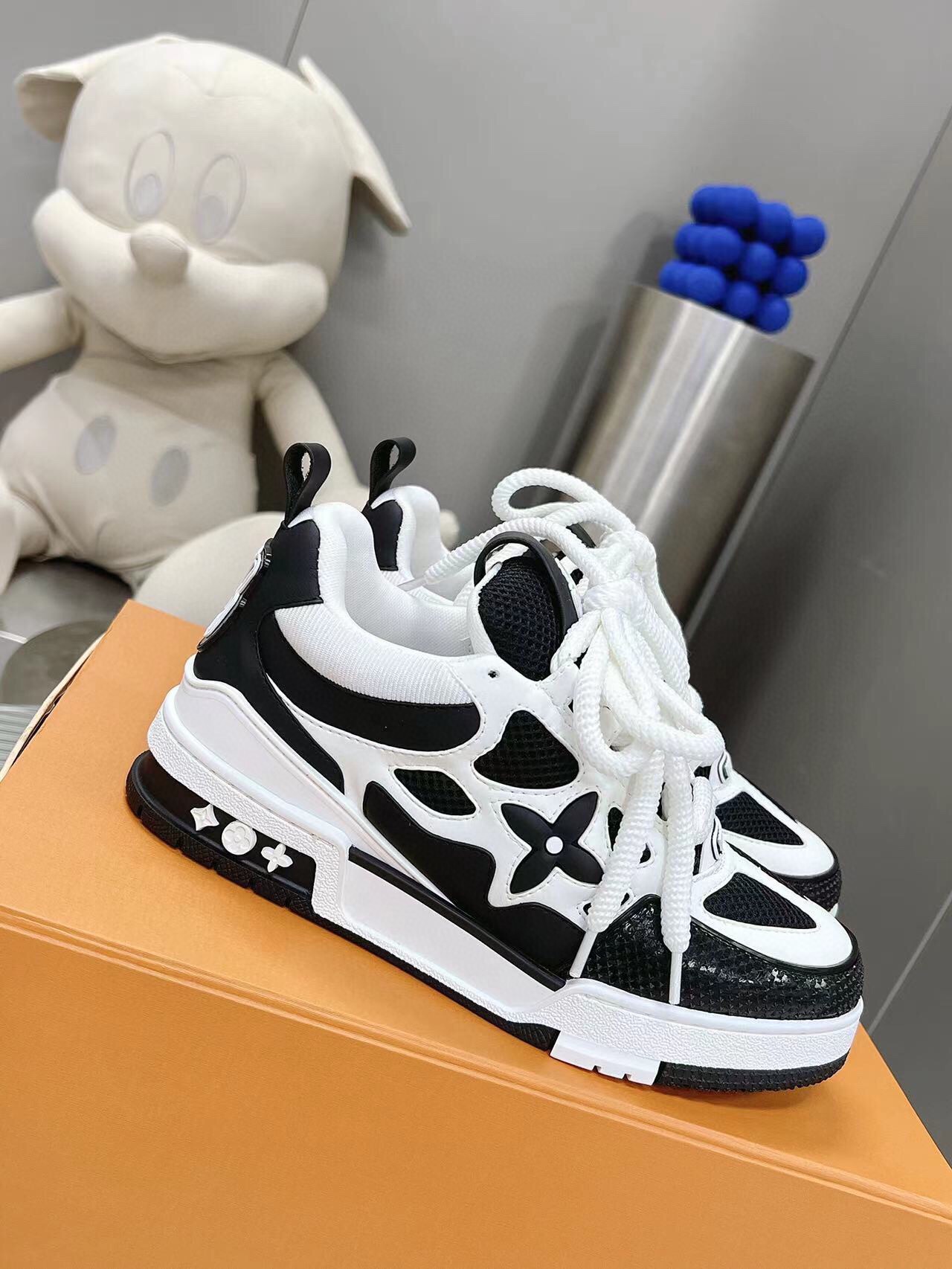 Louis Vuitton 顶版 带钻加50 𝟐𝟎𝟐𝟑/𝐒𝐒 𝐧𝐞𝐰 路易威登走秀滑板鞋