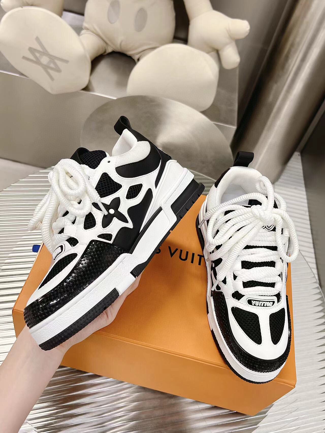 Louis Vuitton 顶版 带钻加50 𝟐𝟎𝟐𝟑/𝐒𝐒 𝐧𝐞𝐰 路易威登走秀滑板鞋