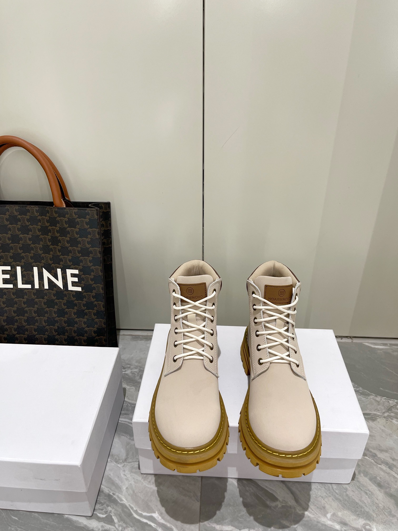 “Chome Hearts 2022 Crocodile Boots: Stylish and Unique Design, Perfect for Fall and Winter”
