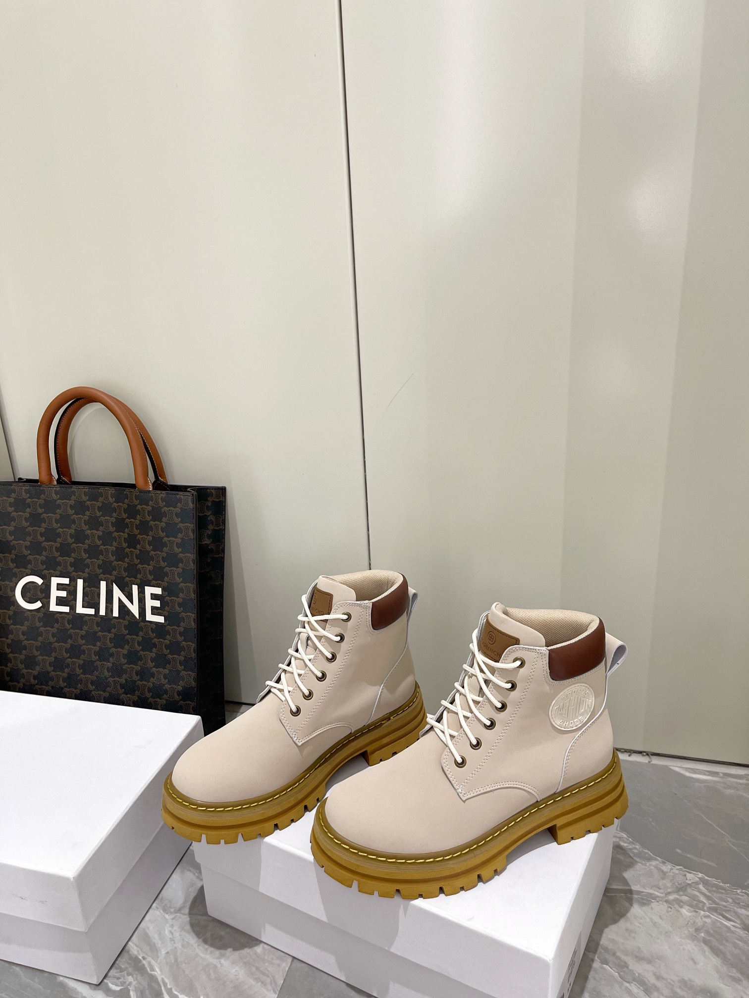 “Chome Hearts 2022 Crocodile Boots: Stylish and Unique Design, Perfect for Fall and Winter” - 图片 5