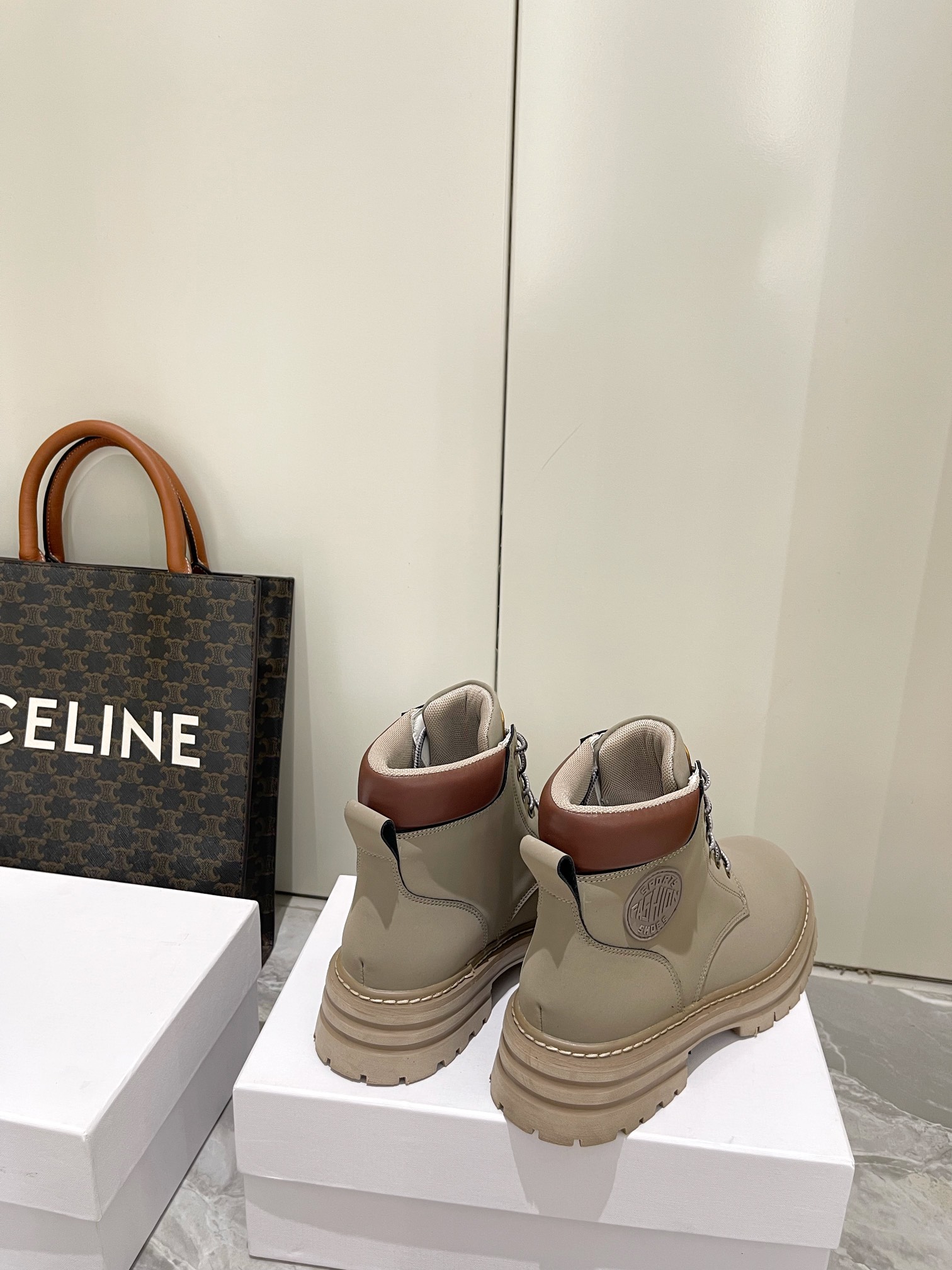 “Chome Hearts 2022 Crocodile Boots: Stylish and Unique Design for Fall/Winter” - 图片 3